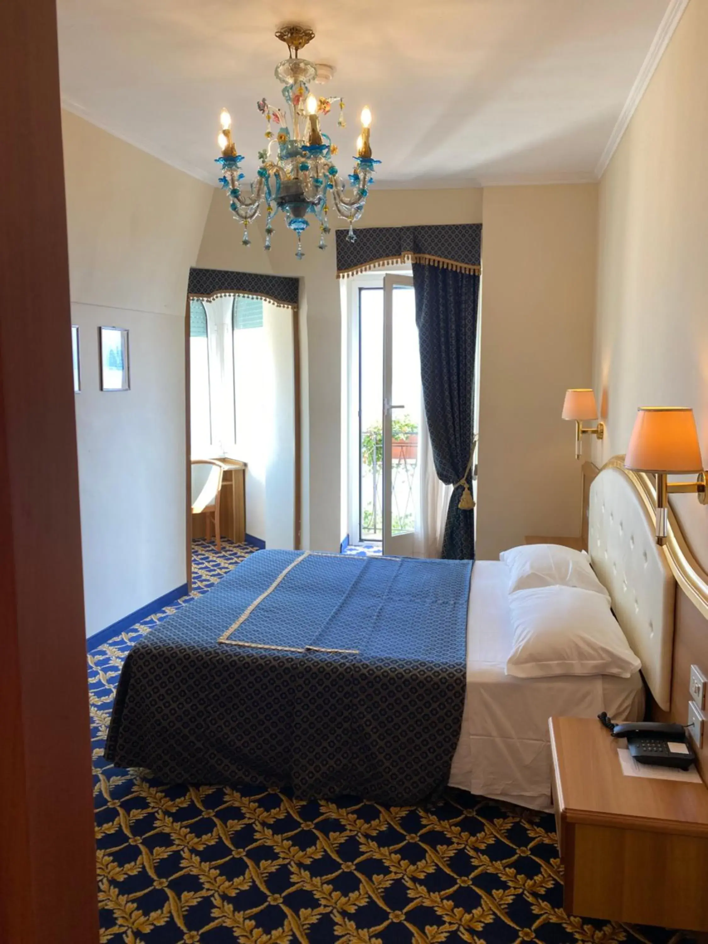Bedroom, Bed in Hotel Milan Speranza Au Lac