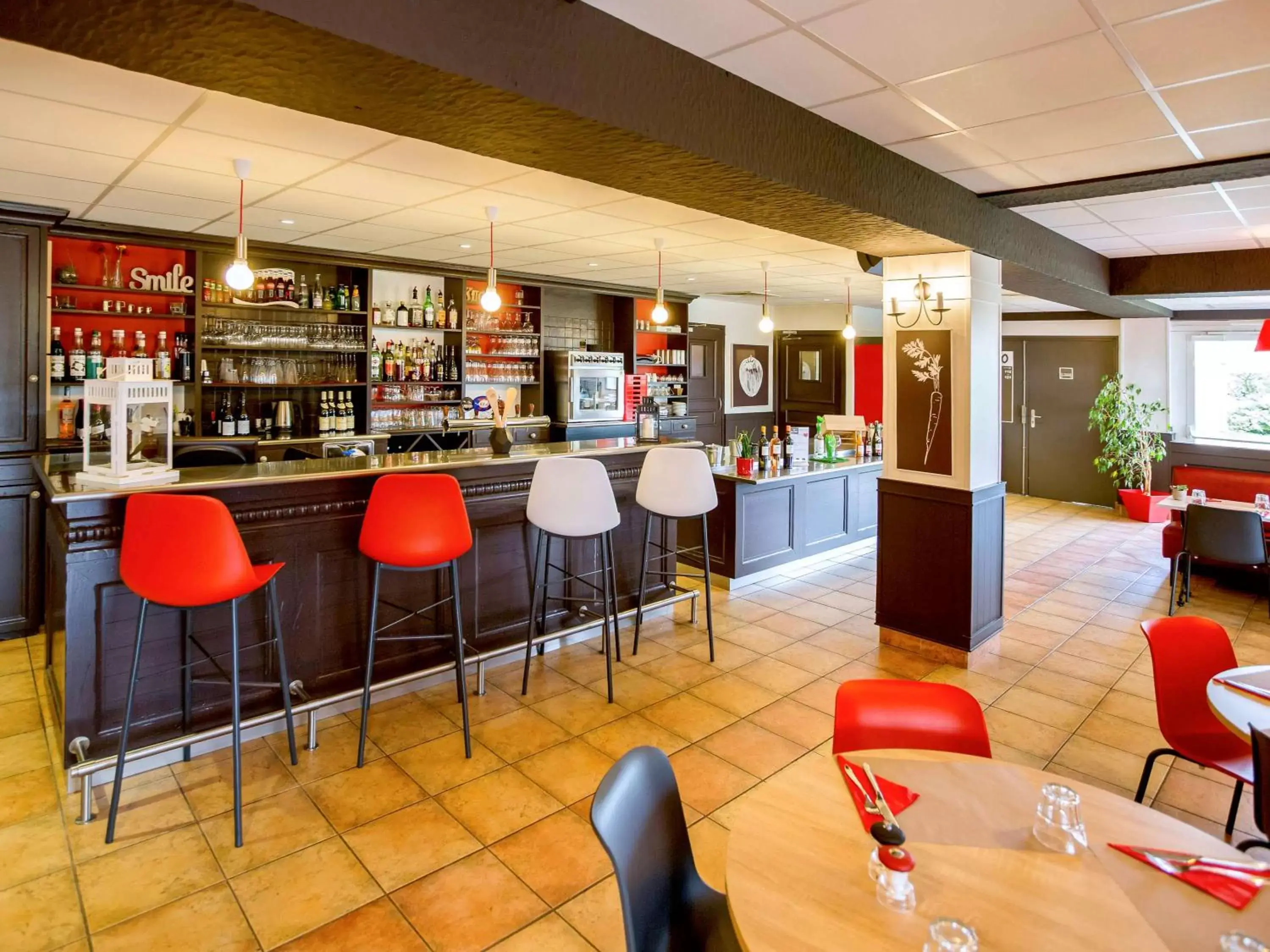 Lounge or bar, Lounge/Bar in ibis Cherbourg La Glacerie