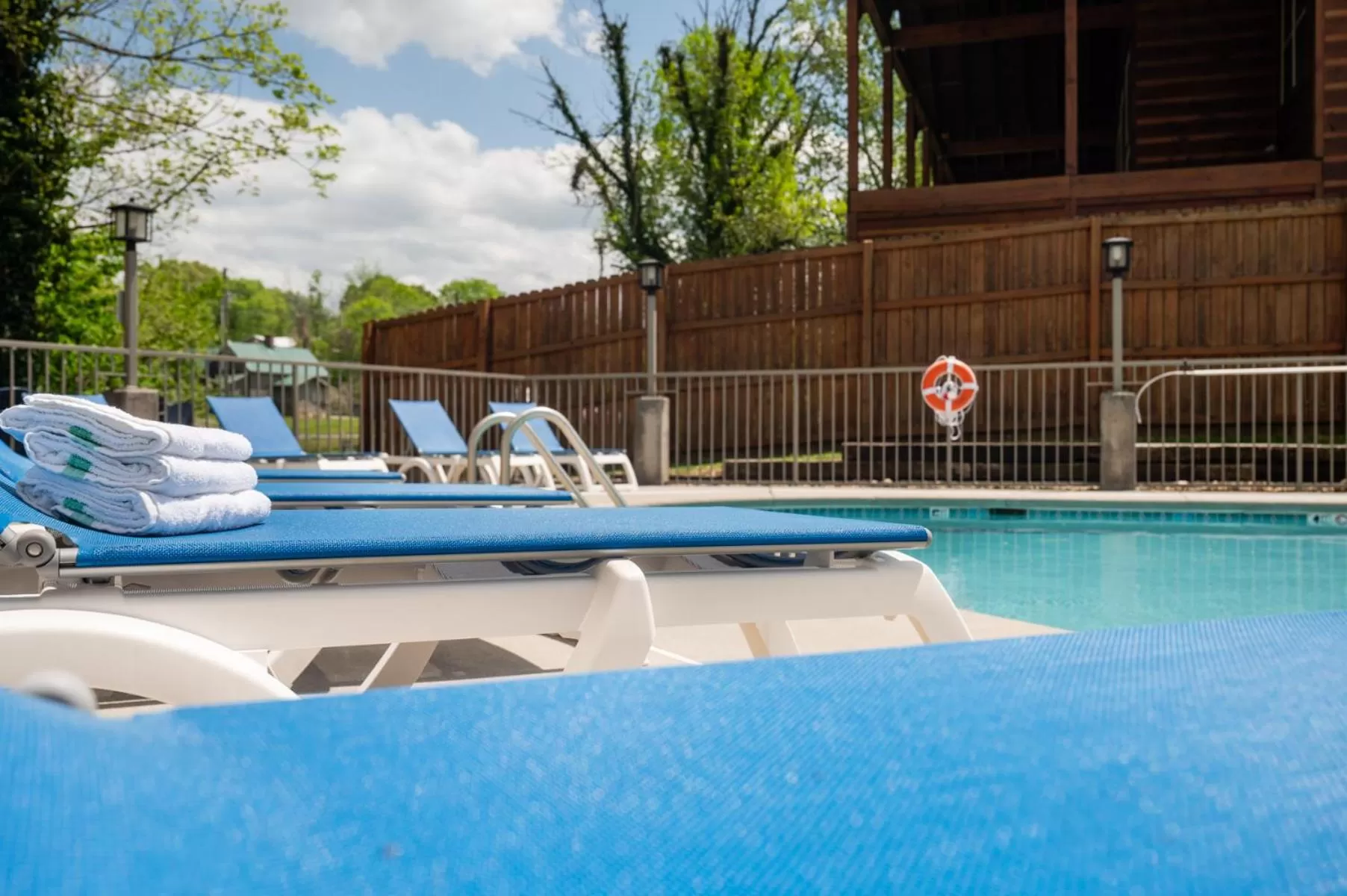 Swimming pool in Twin Mountain Inn & Suites