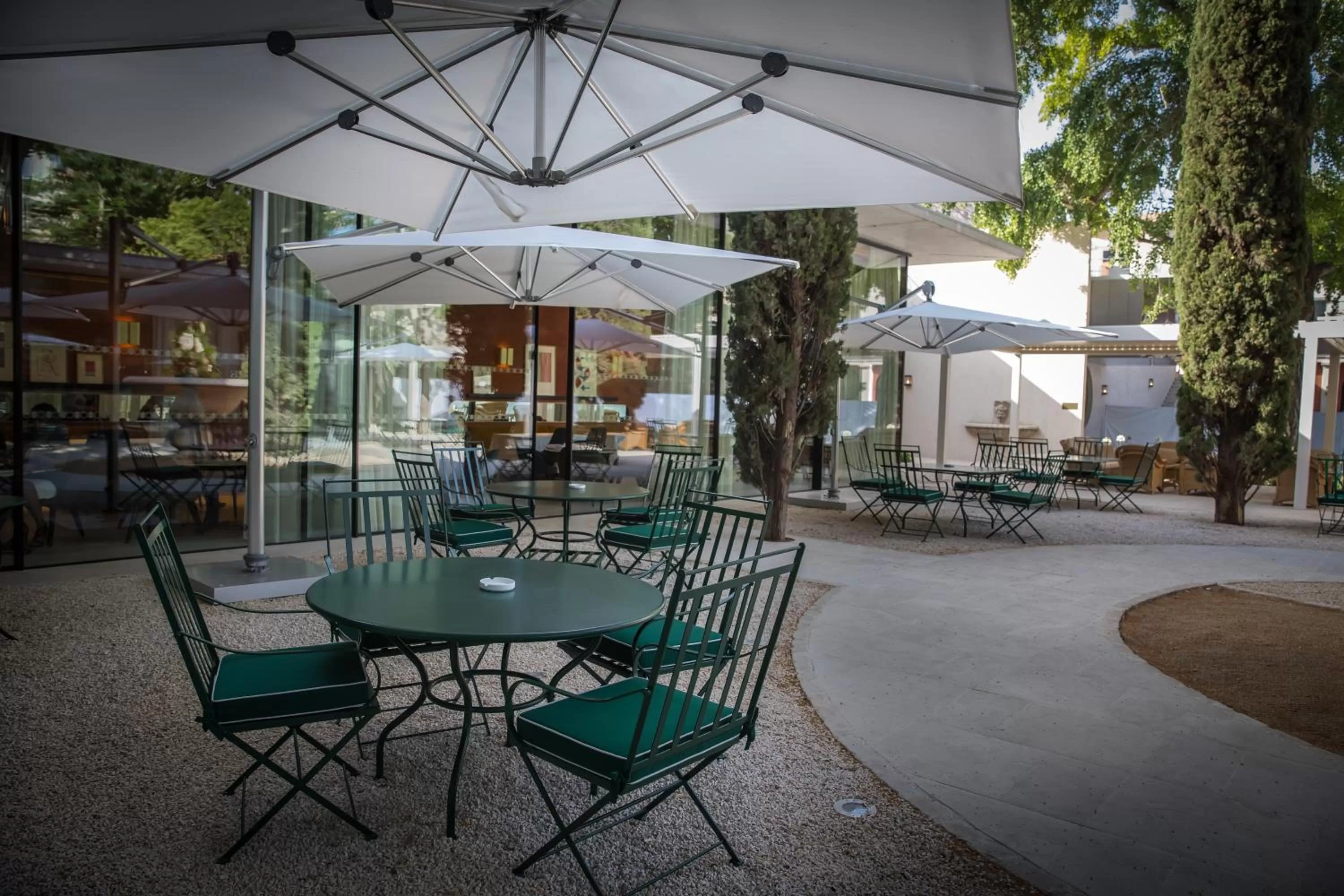 Patio in Maison Albar Hotels L’Imperator