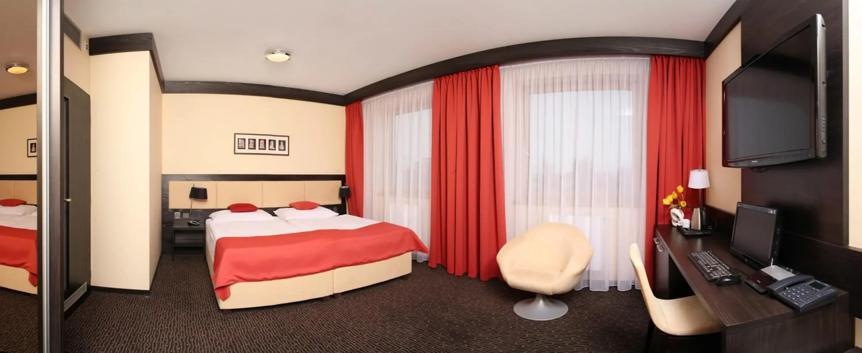 Bedroom, Bed in Lifestyle Hotel