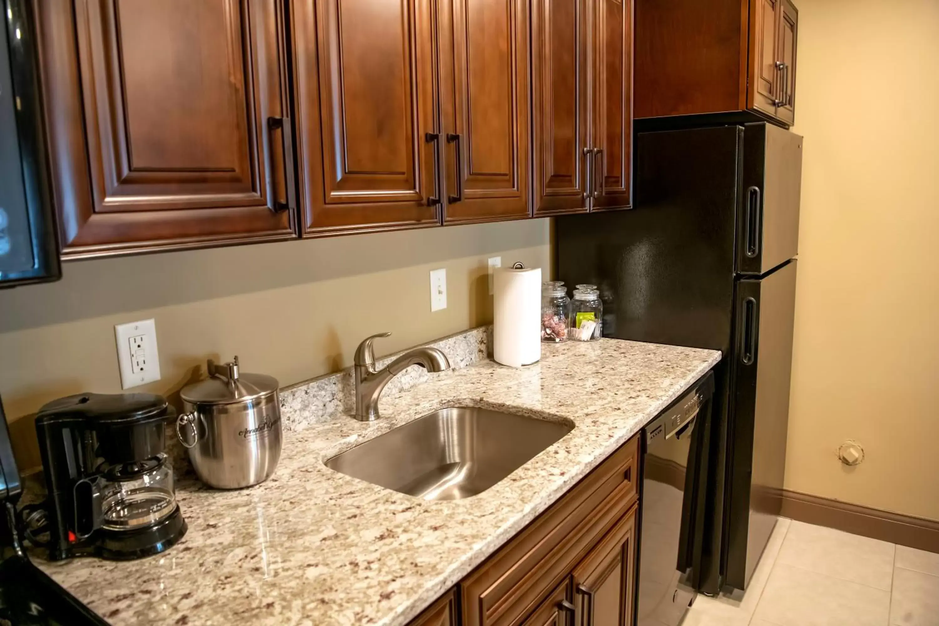 Kitchen/Kitchenette in Annabell Gardens