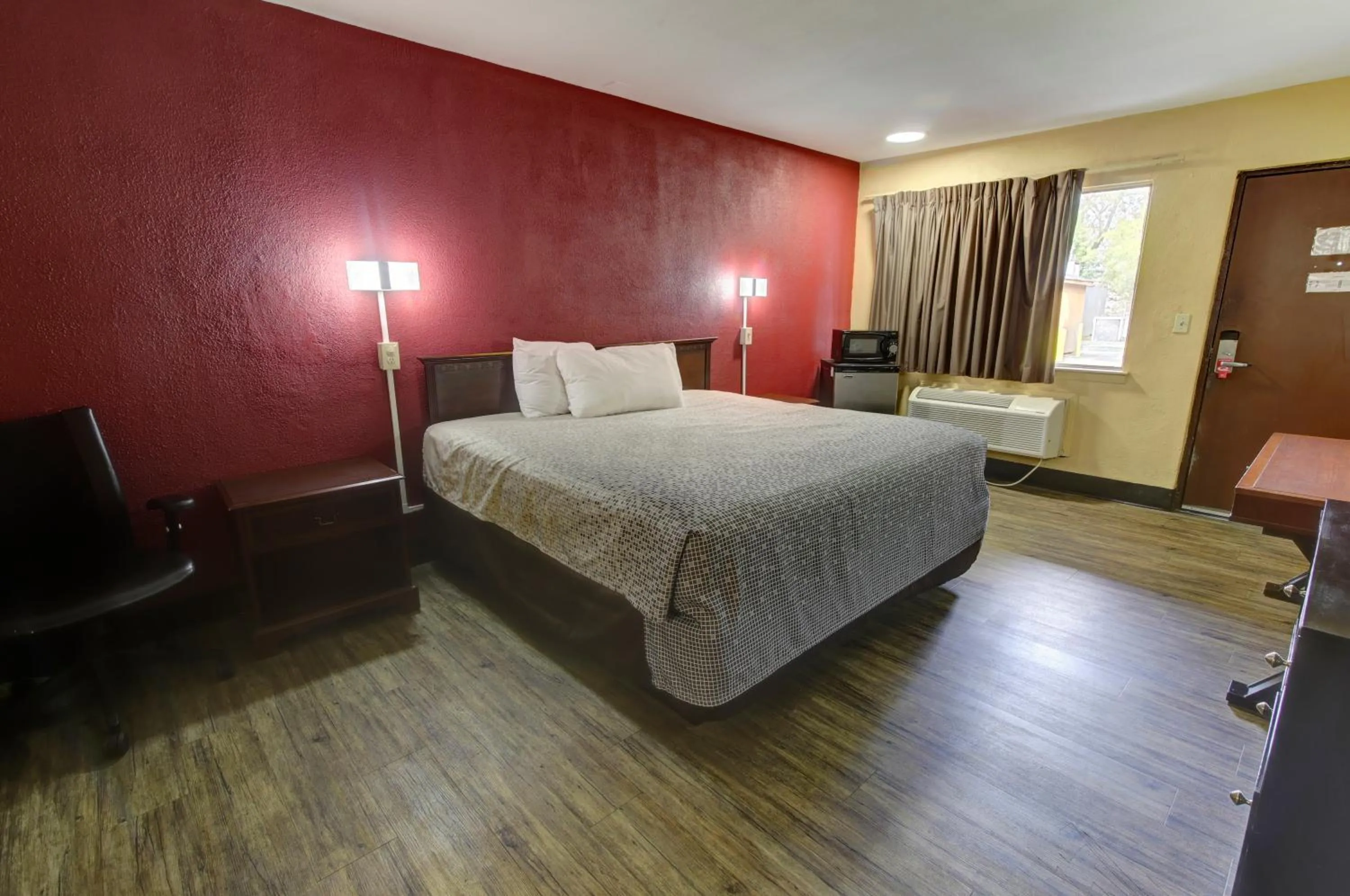 Bed in Econo Lodge Virginia Beach Town Center