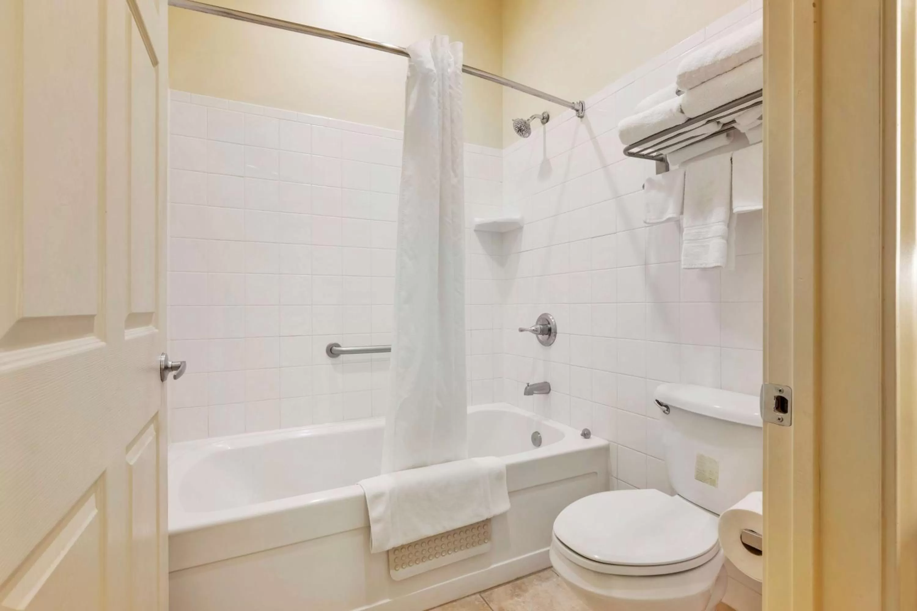Bathroom in Best Western Plus Swiss Chalet Hotel & Suites