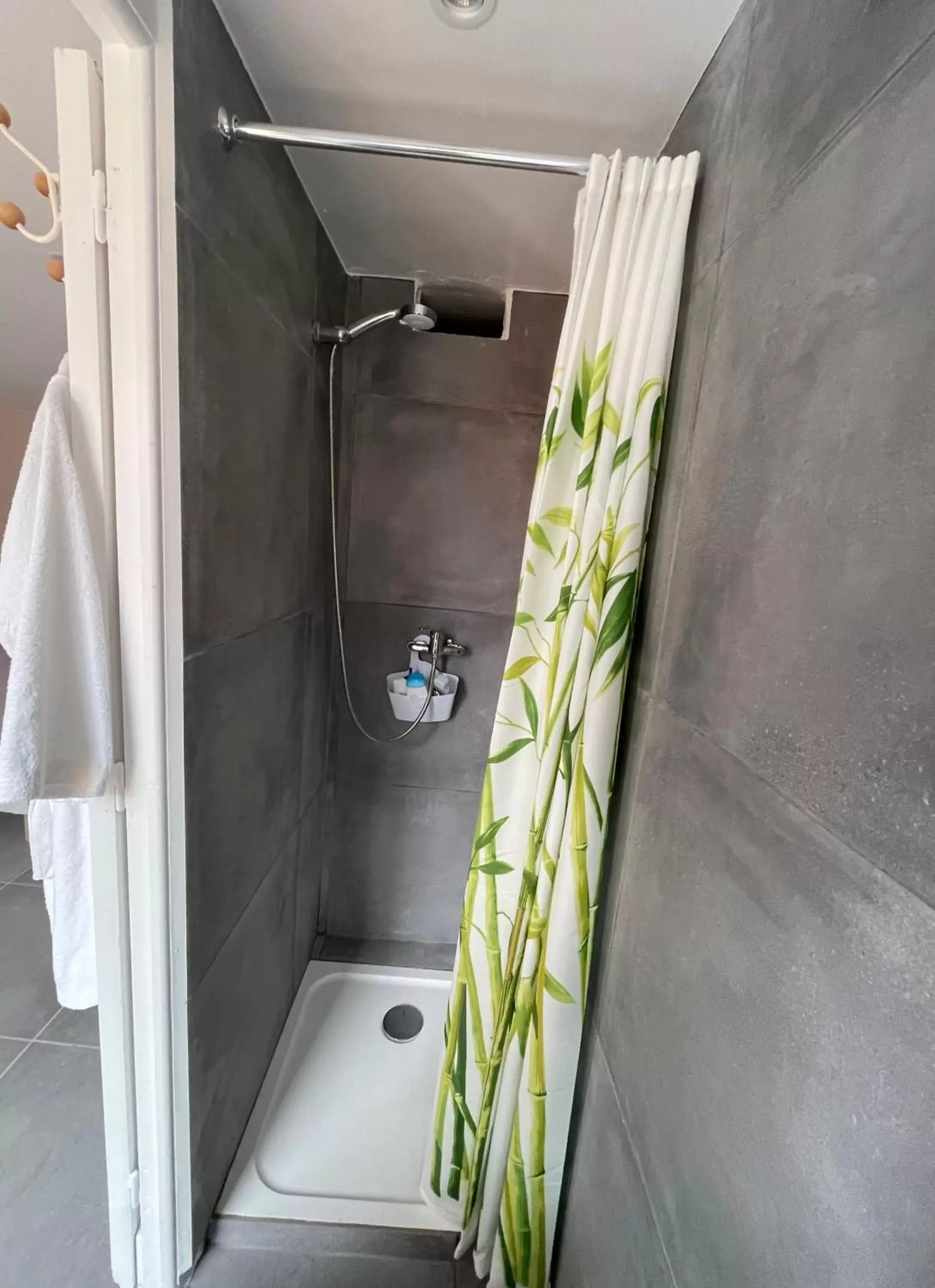 Shower, Bathroom in Chambre d'hôtes A l'ancre marine