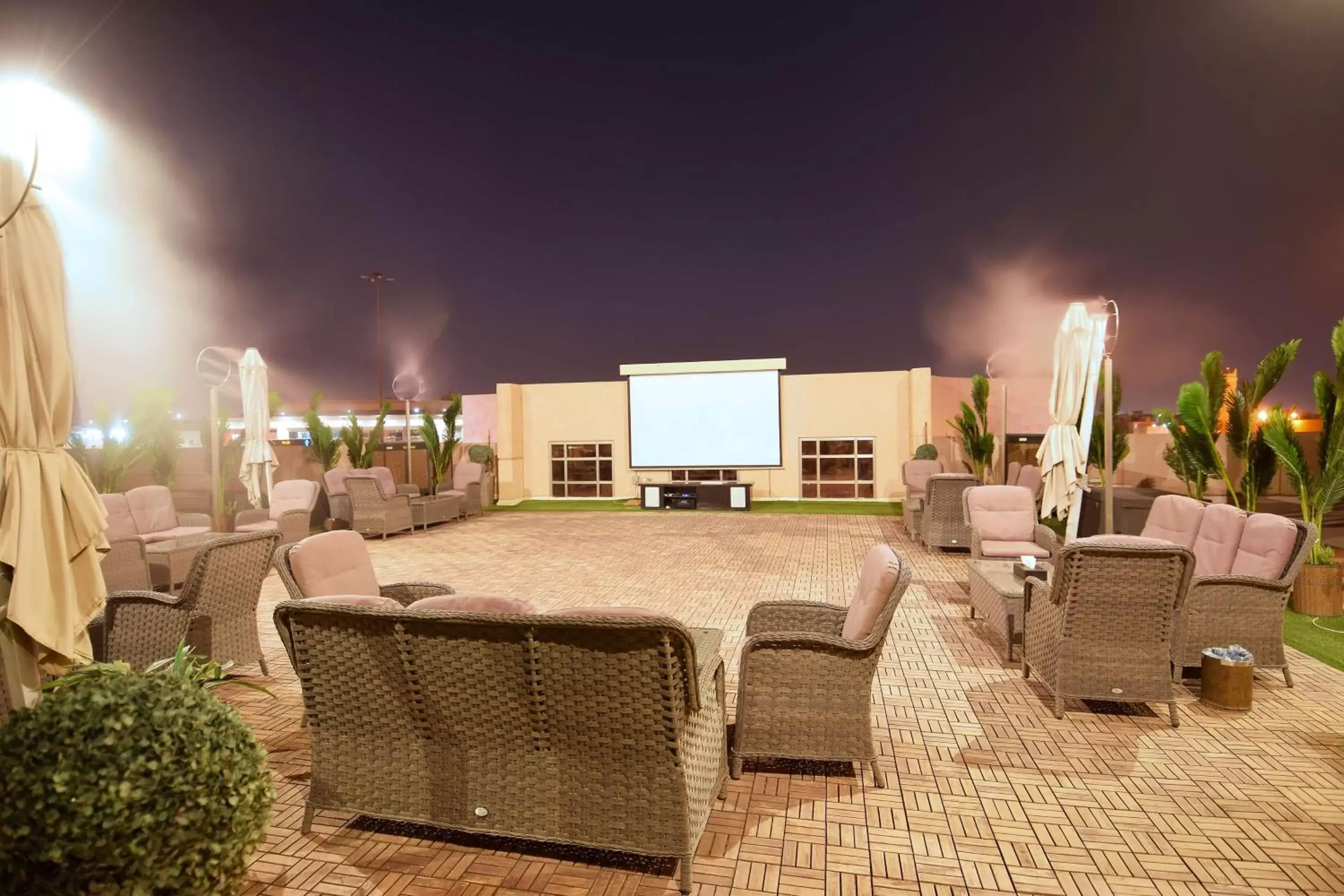 Lounge or bar in Best Western Plus Fursan Lounge or bar in Best Western Plus Fursan