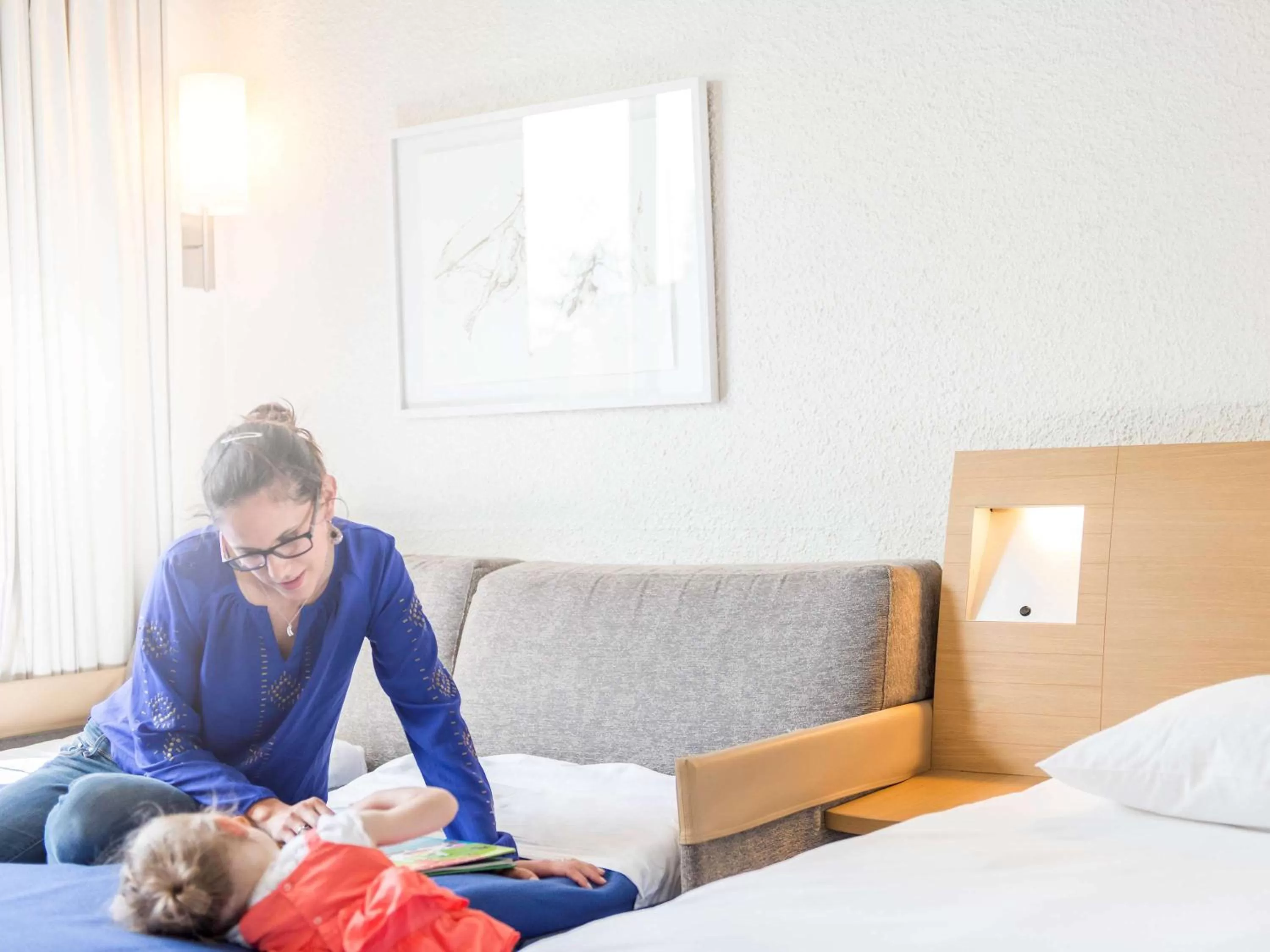 People, Bed in Novotel Le Mans