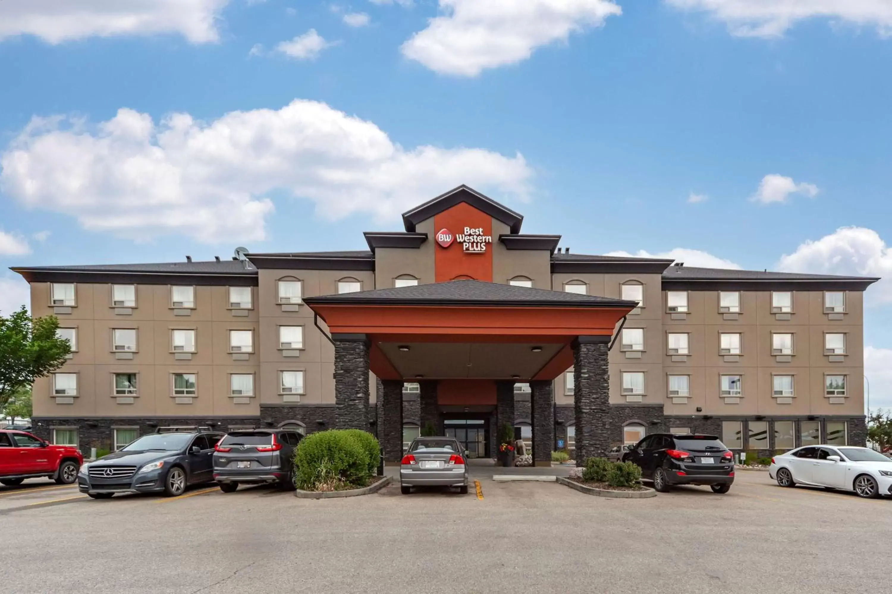 Property Building in Best Western Plus The Inn at St Albert