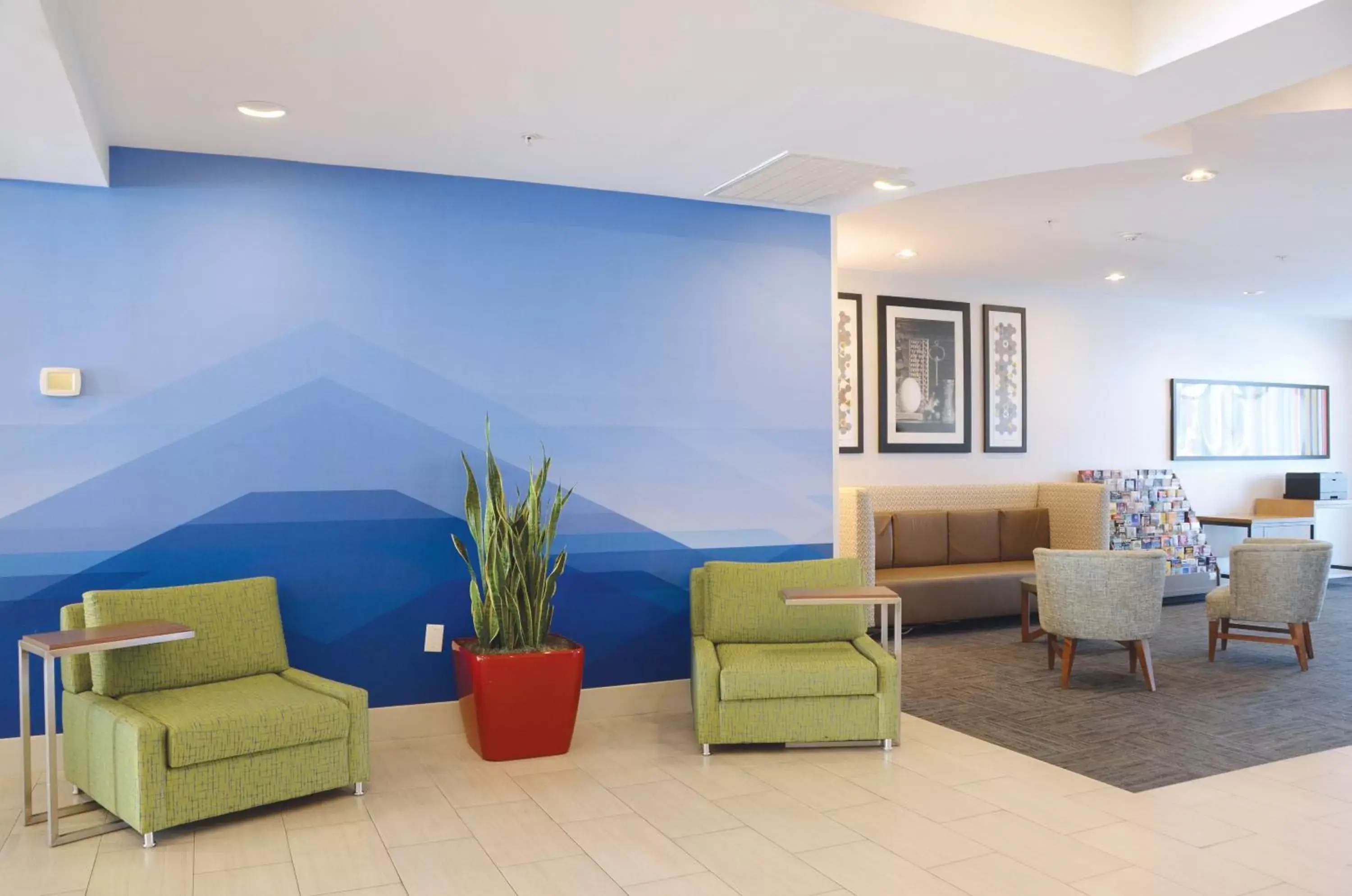 Property building, Seating Area in Holiday Inn Express Hotel & Suites Mount Juliet - Nashville Area, an IHG Hotel