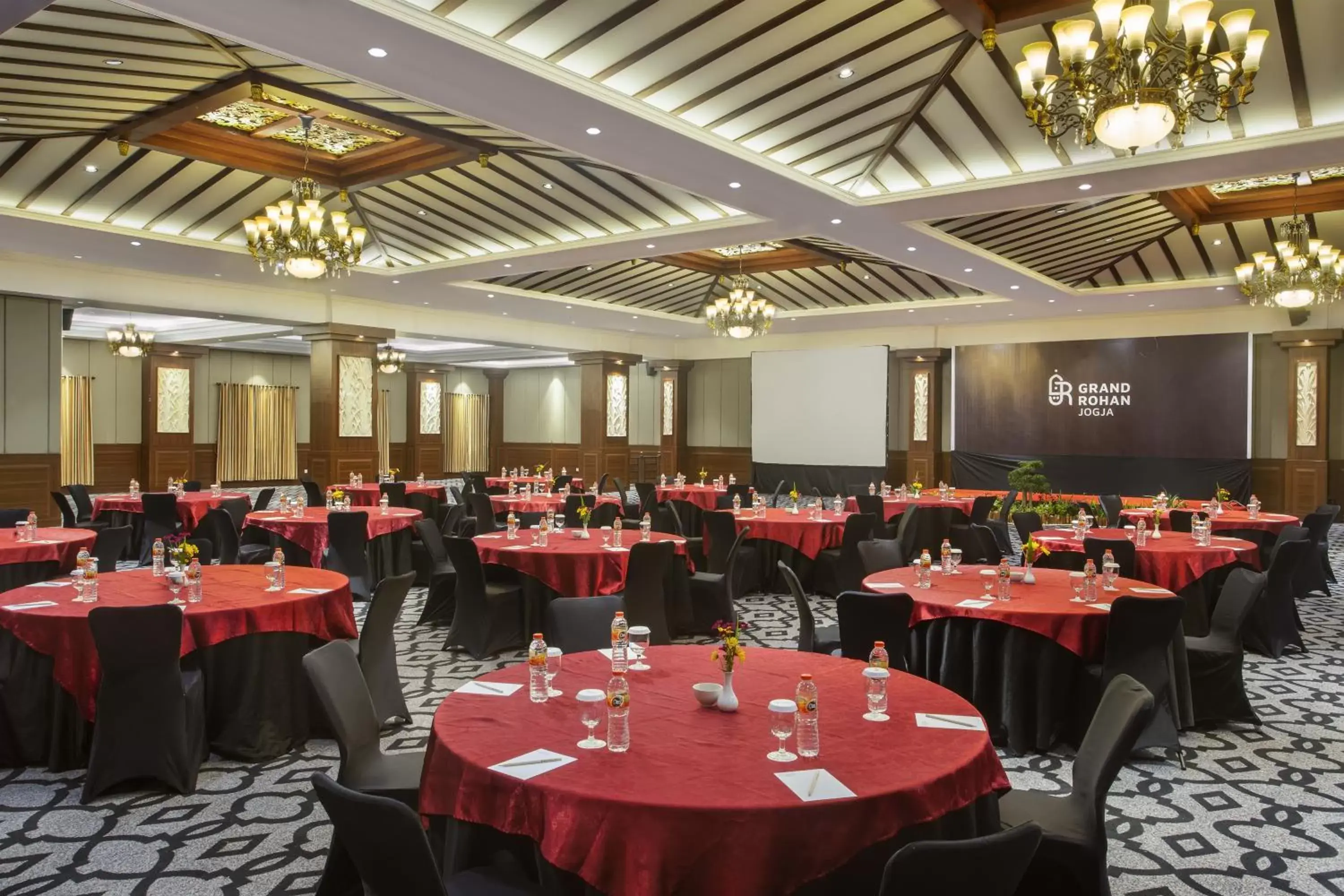 Banquet/Function facilities, Restaurant/Places to Eat in Grand Rohan Jogja