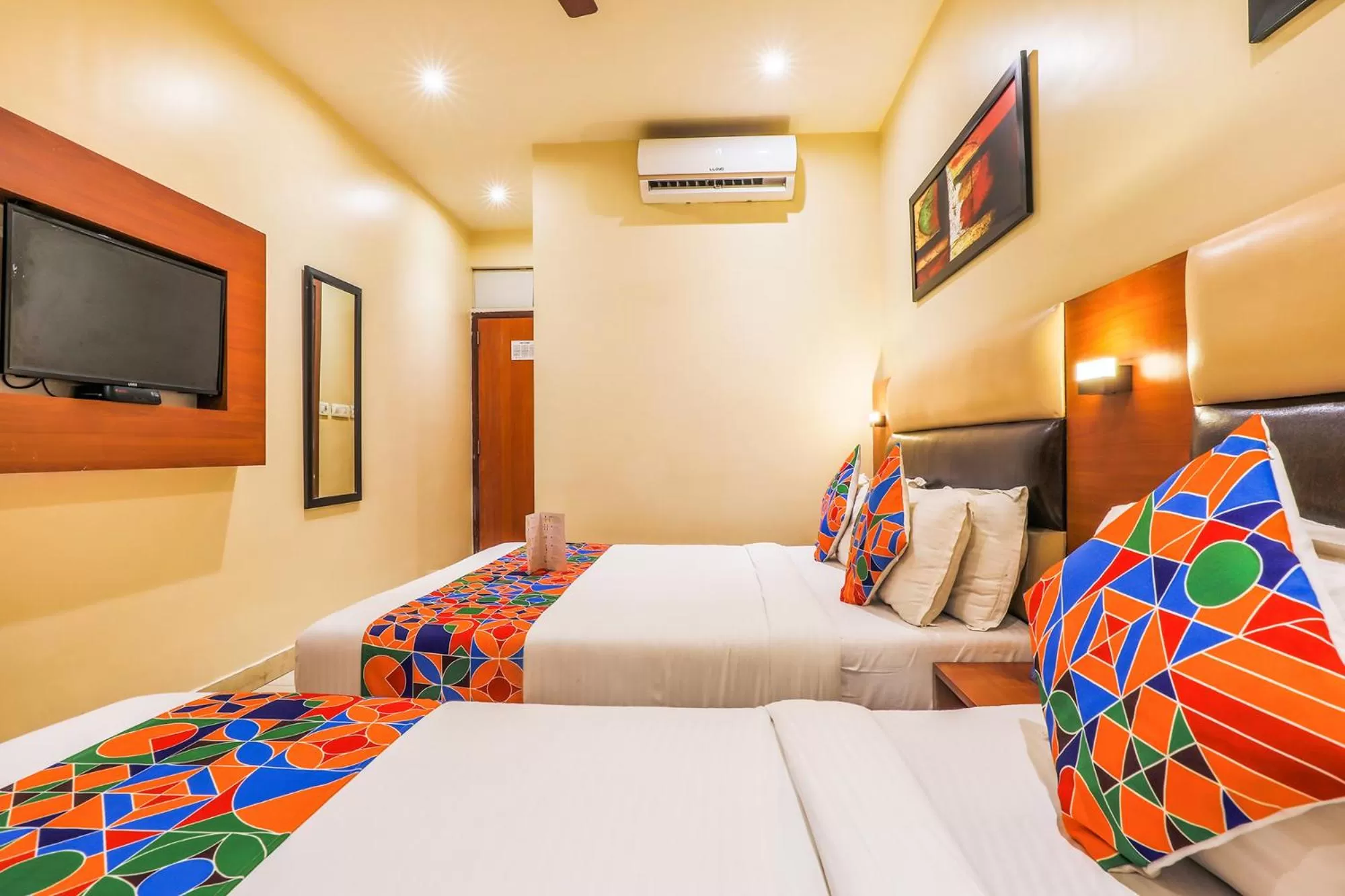 Facade/entrance, Bed in FabHotel Liwa International - Nr Mumbai International Airport