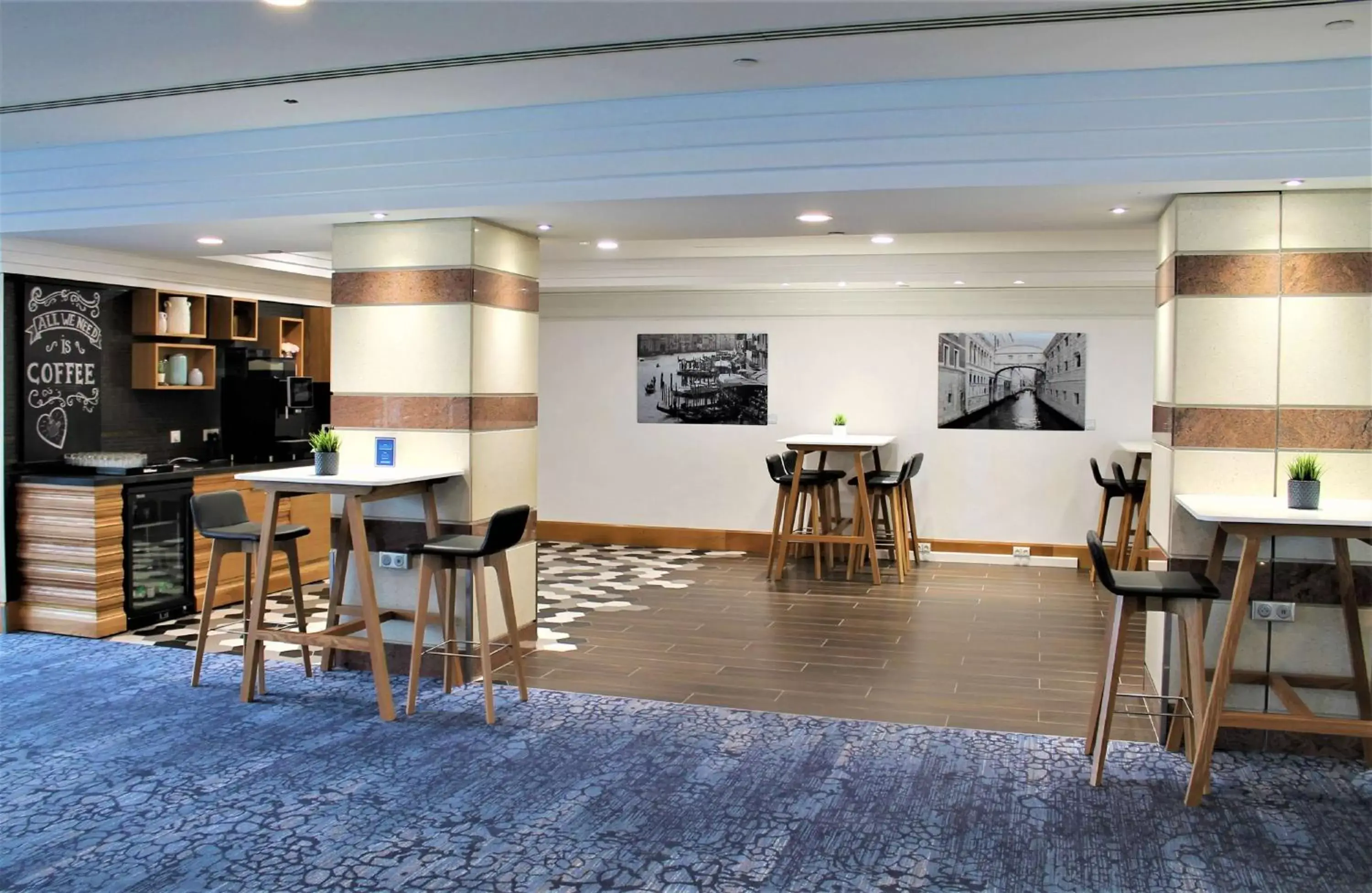 Meeting/conference room, Restaurant/Places to Eat in Hilton Paris Charles De Gaulle Airport