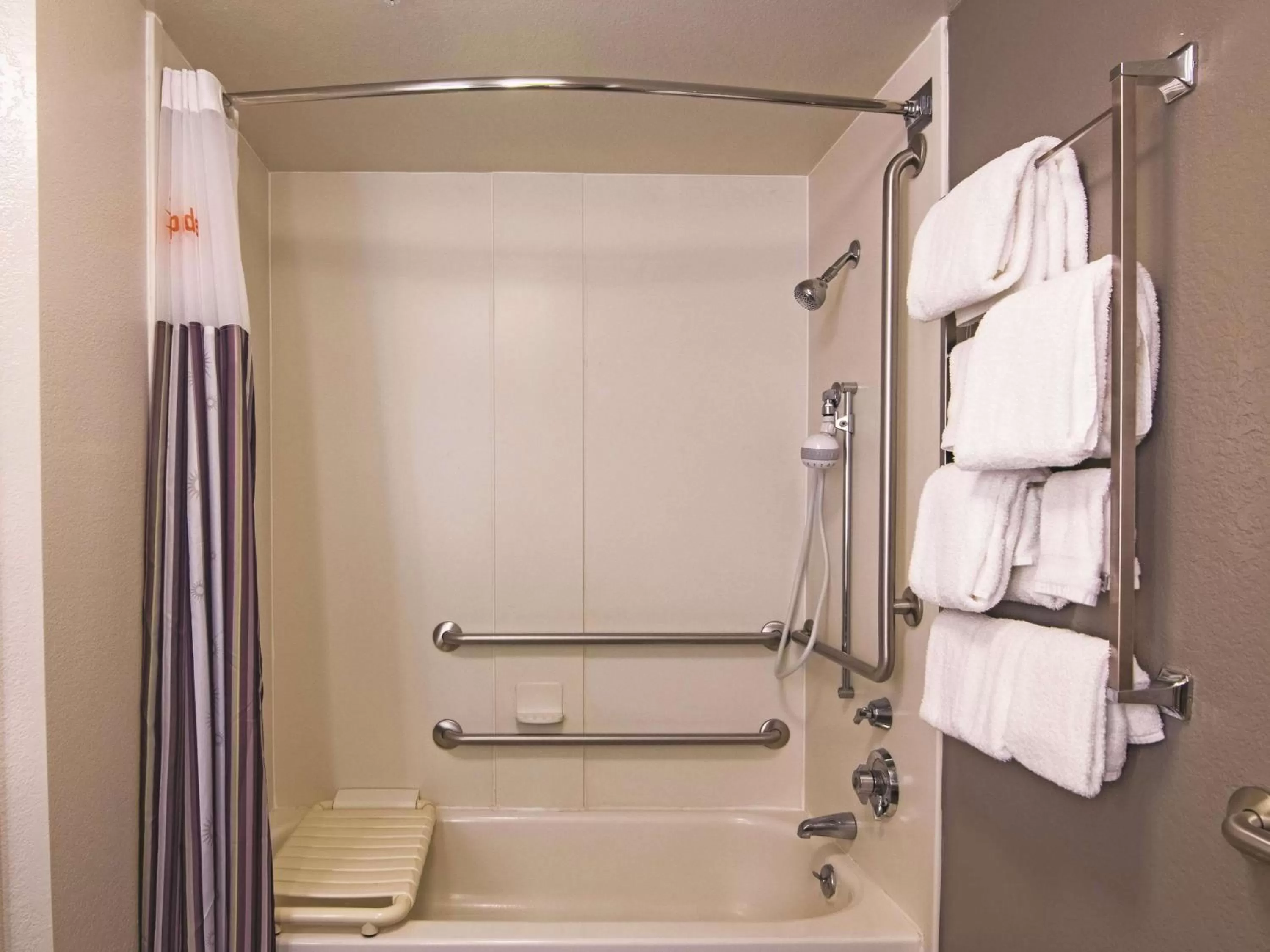 Photo of the whole room in La Quinta by Wyndham Oklahoma City Norman