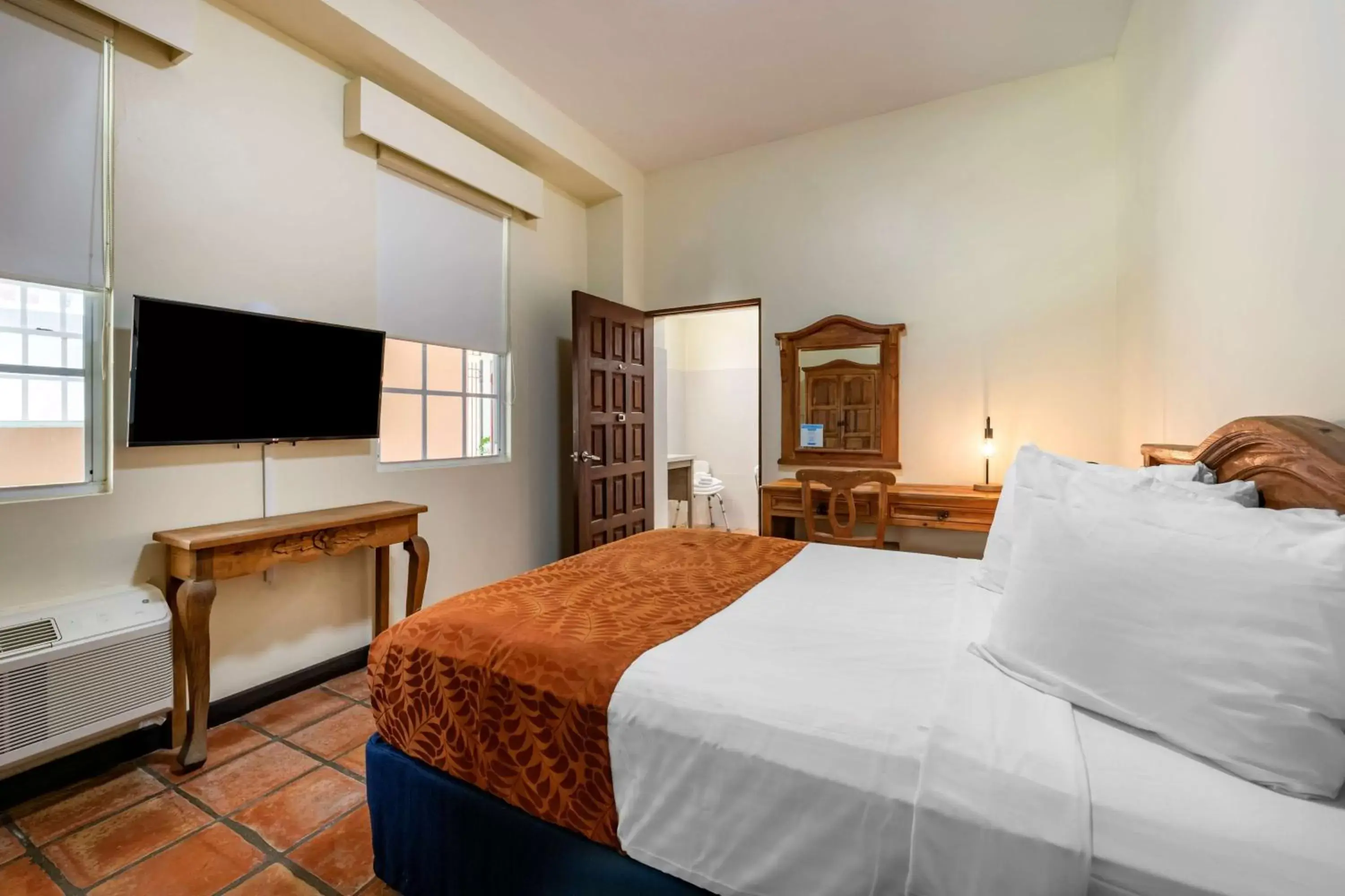 Bedroom, Bed in Mayaguez Plaza Hotel; SureStay Collection by Best Western