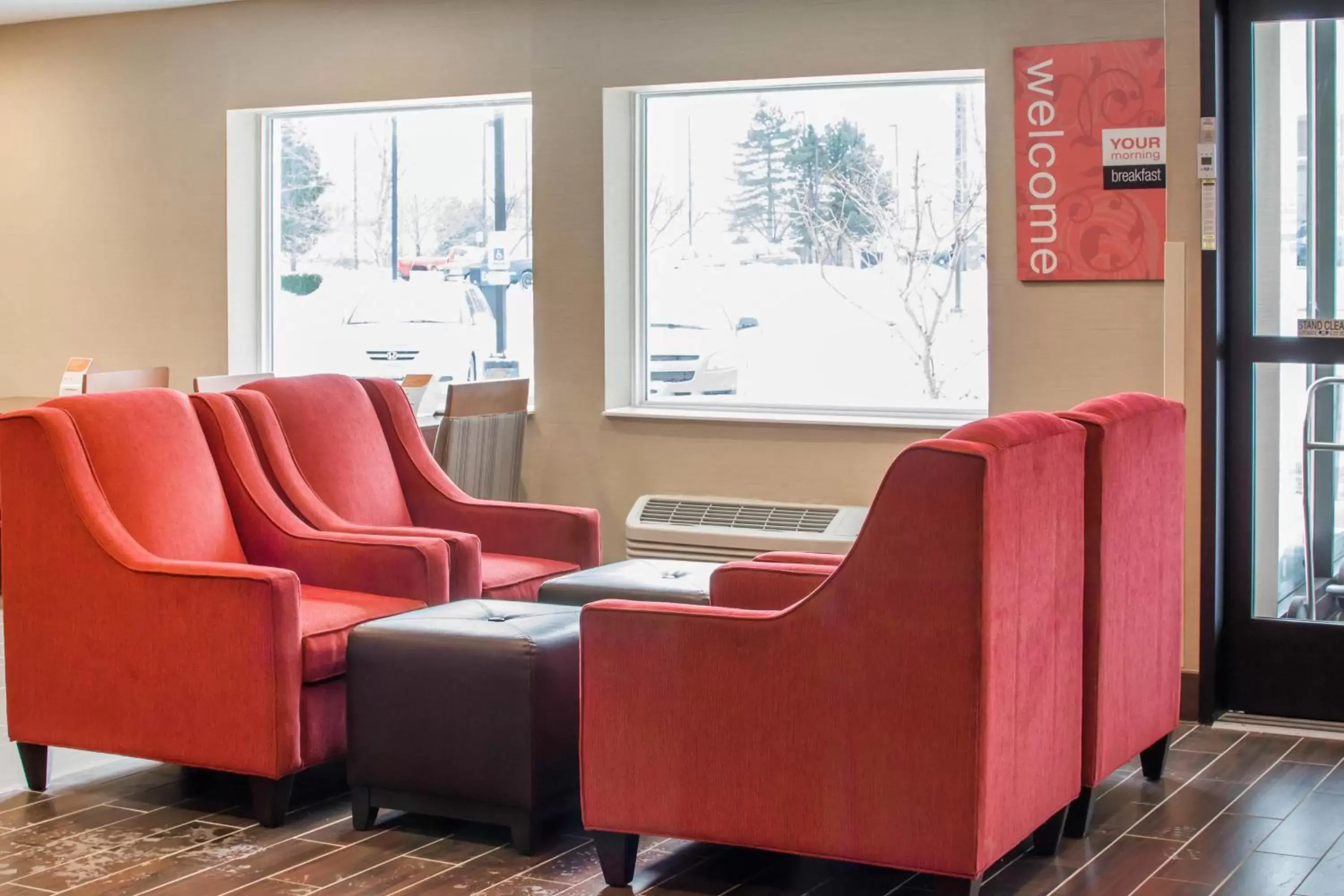 Lobby or reception, Seating Area in Comfort Inn Mayfield Heights Cleveland East
