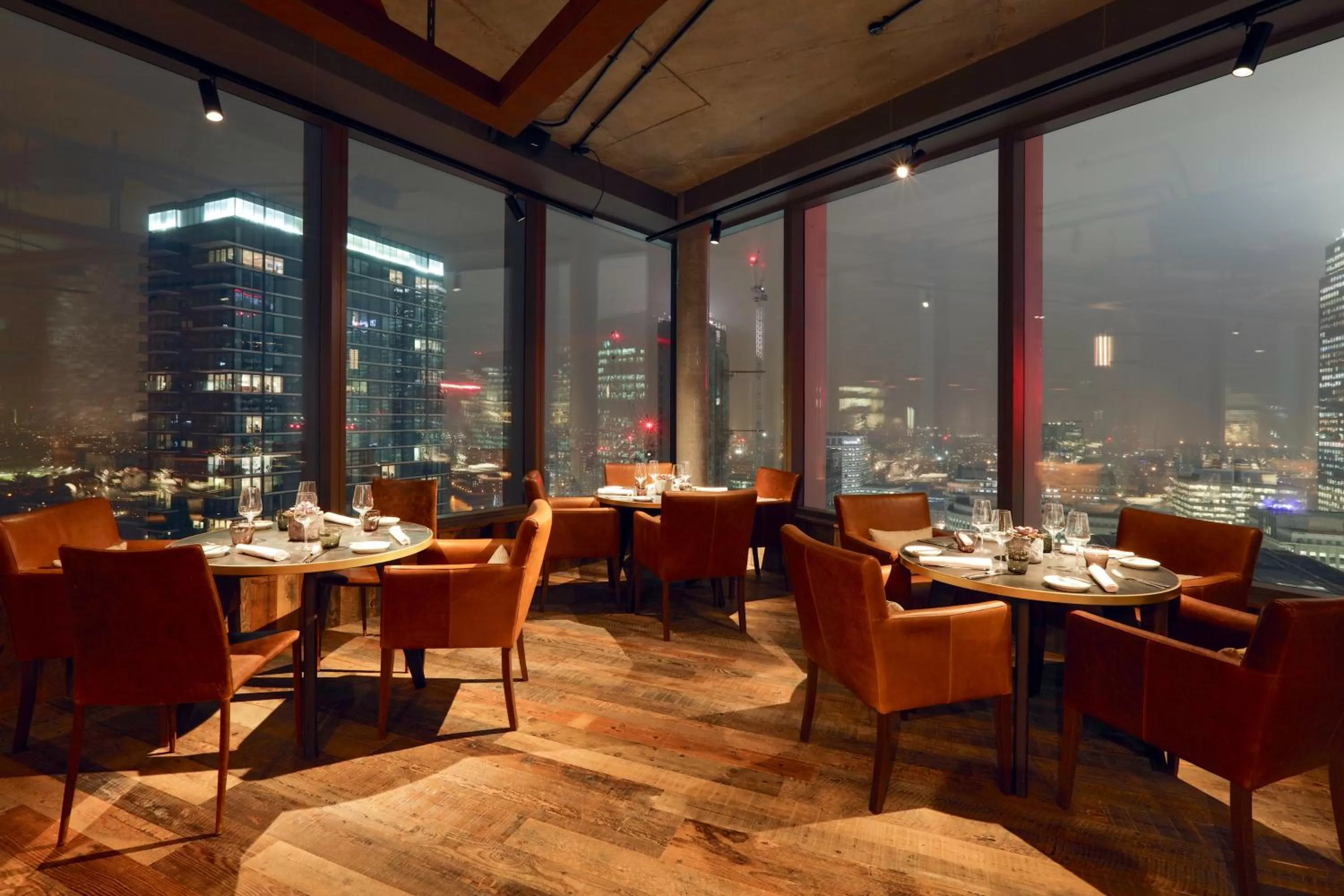 Restaurant/places to eat in Novotel London Canary Wharf