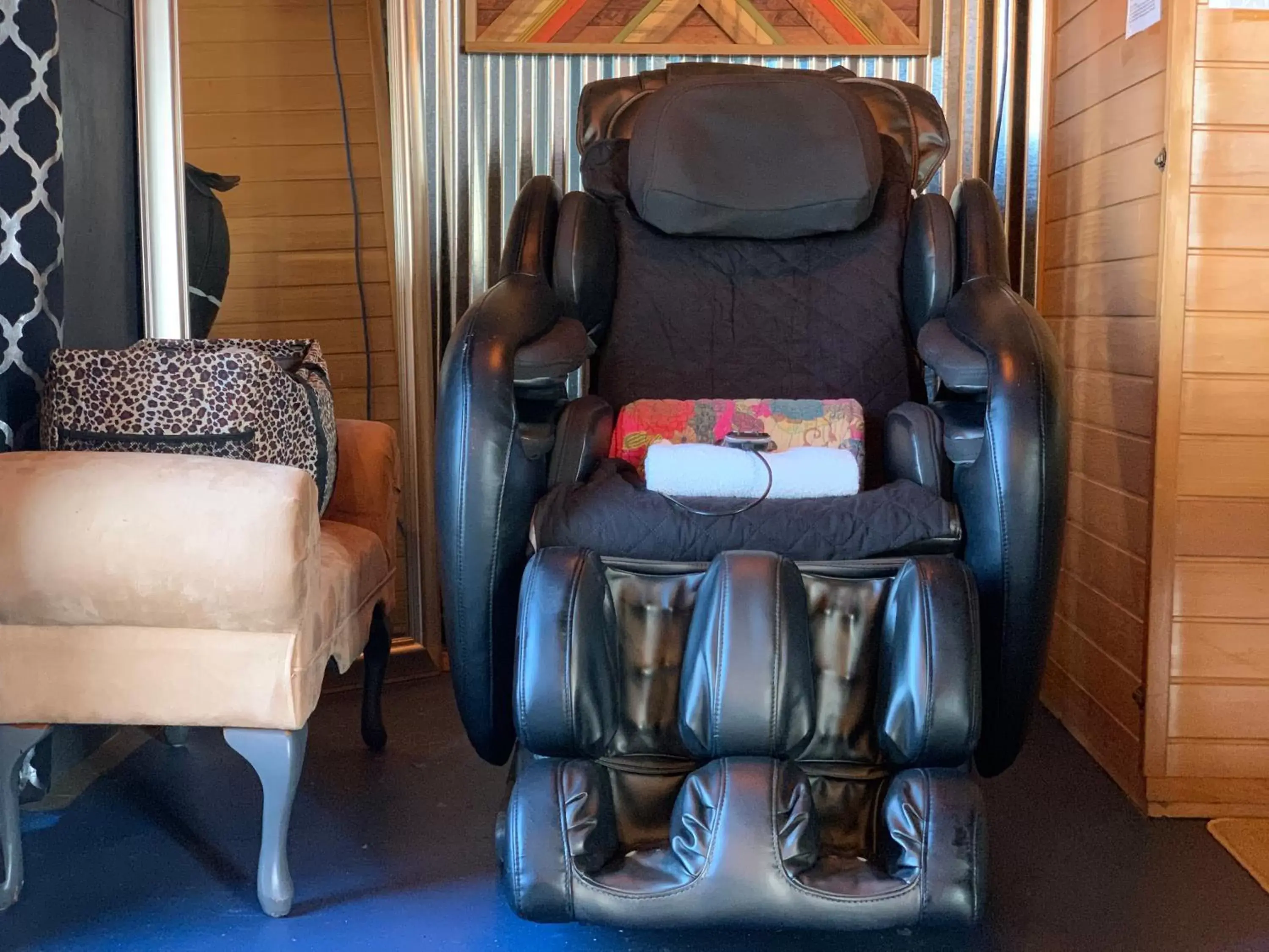 Massage, Seating Area in Starry Night Inn