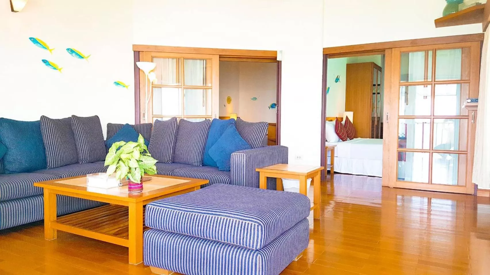 Living room in Birds and Bees Resort