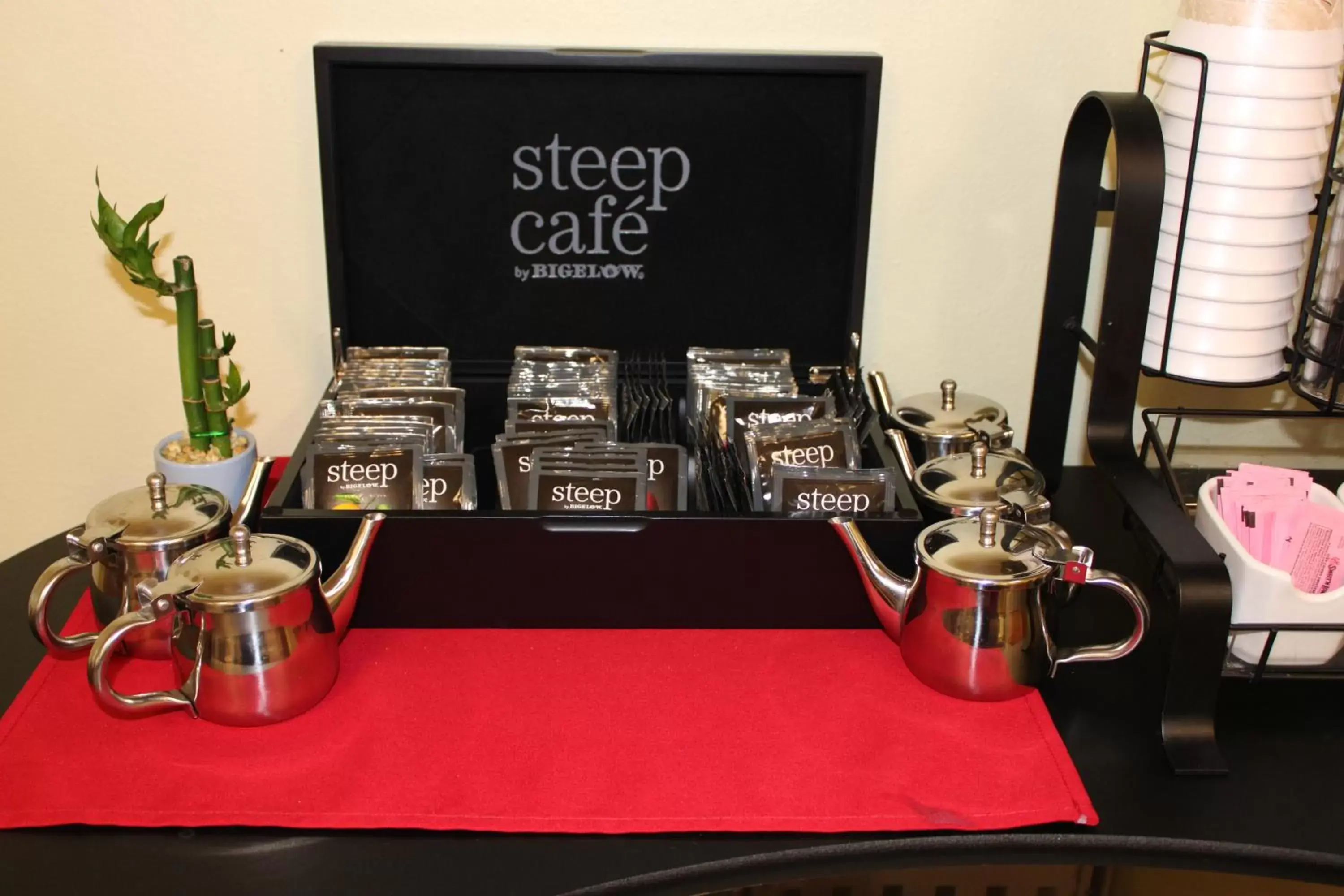 Coffee/tea facilities in Mill Creek Hotel
