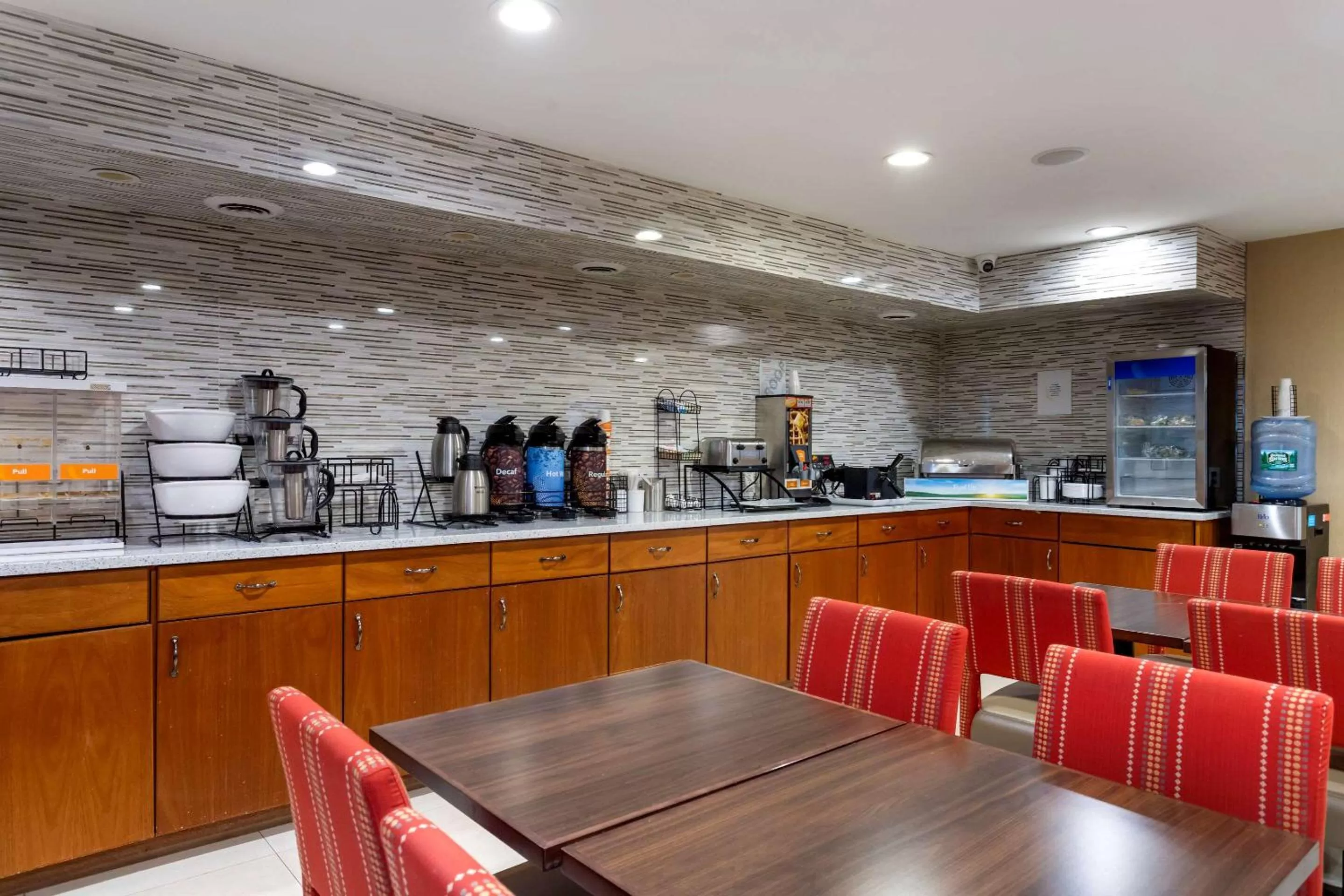 Restaurant/Places to Eat in Comfort Inn Brooklyn