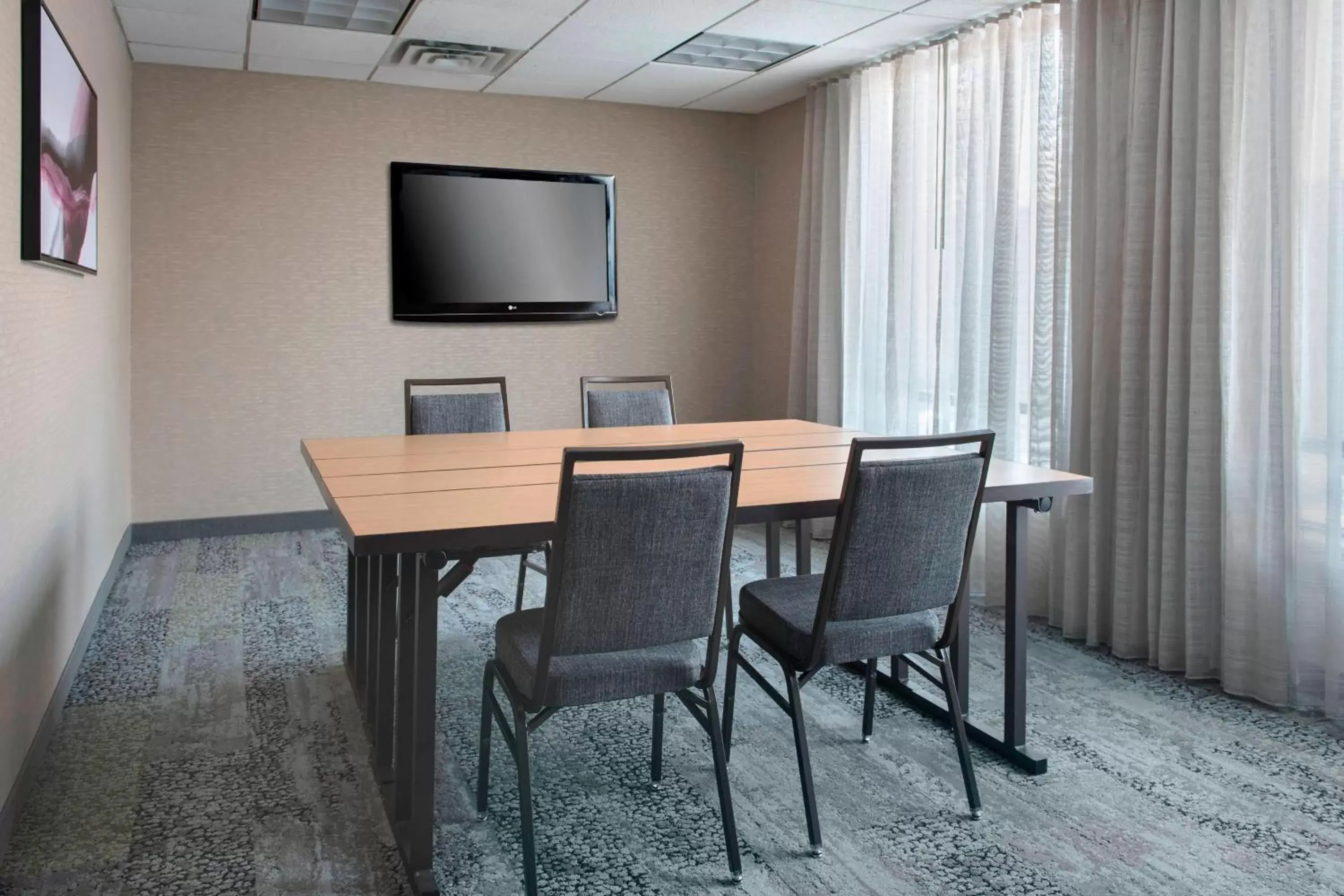 Meeting/conference room, TV/Entertainment Center in Courtyard by Marriott Lebanon