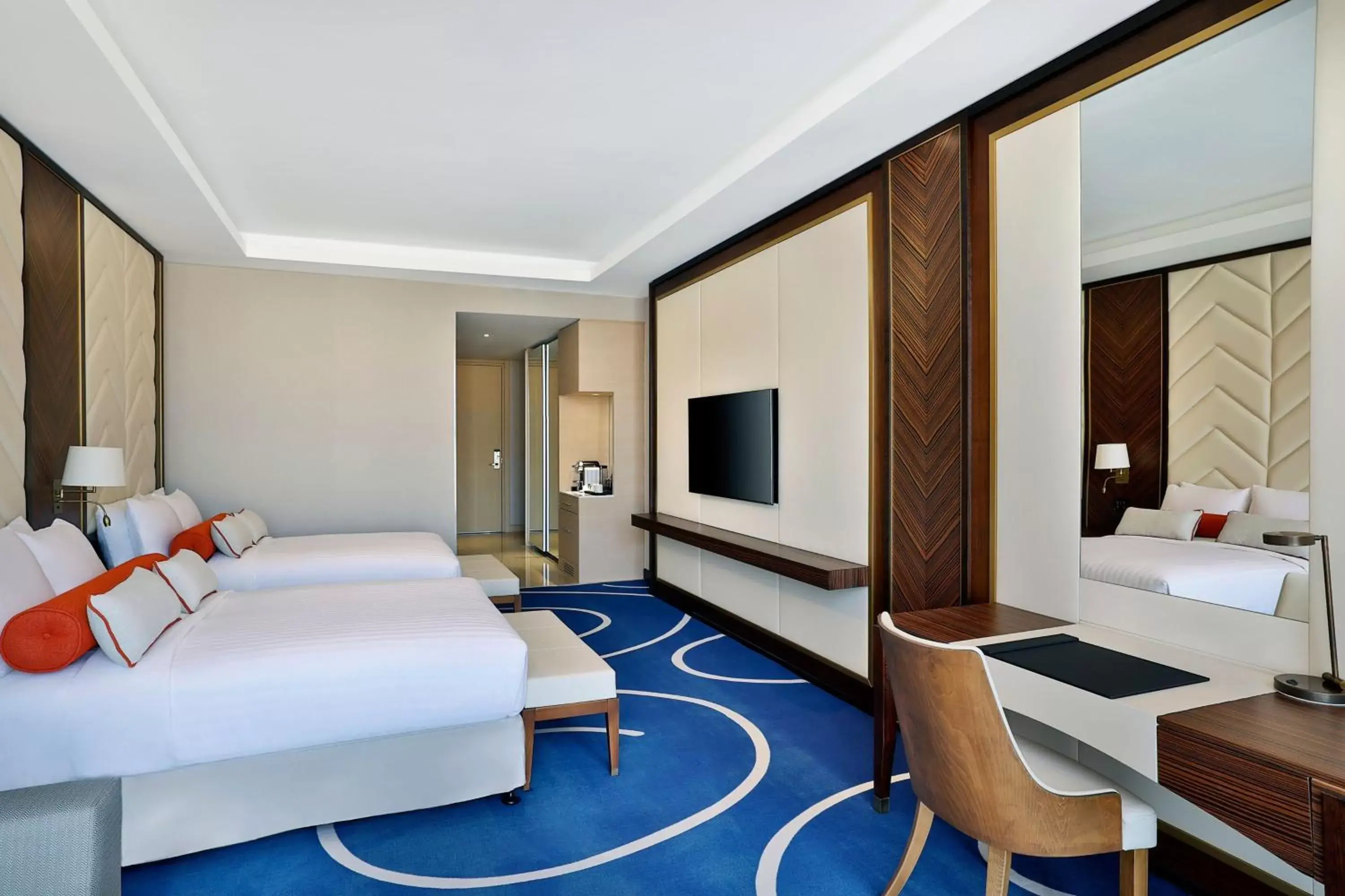 Bedroom, TV/Entertainment Center in Jeddah Marriott Hotel Madinah Road