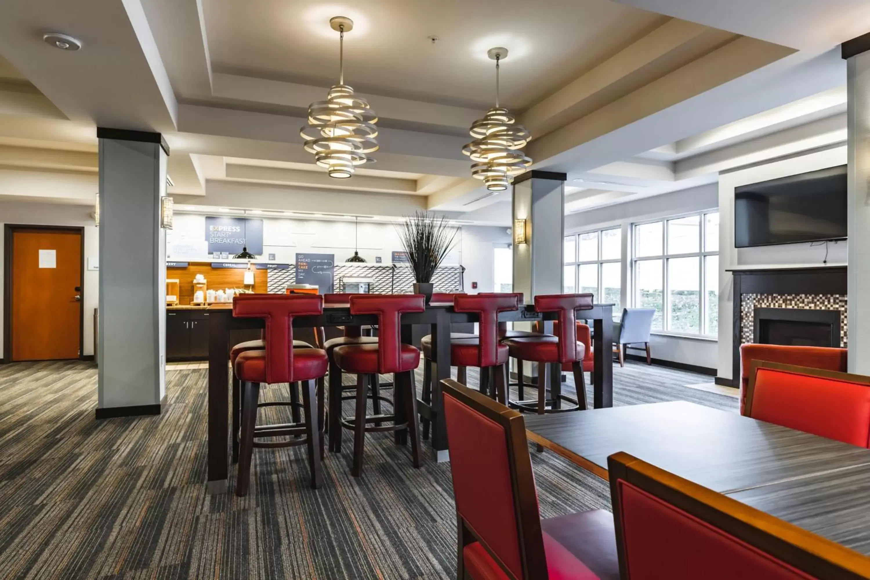 Breakfast, Restaurant/Places to Eat in Holiday Inn Express & Suites New Martinsville, an IHG Hotel