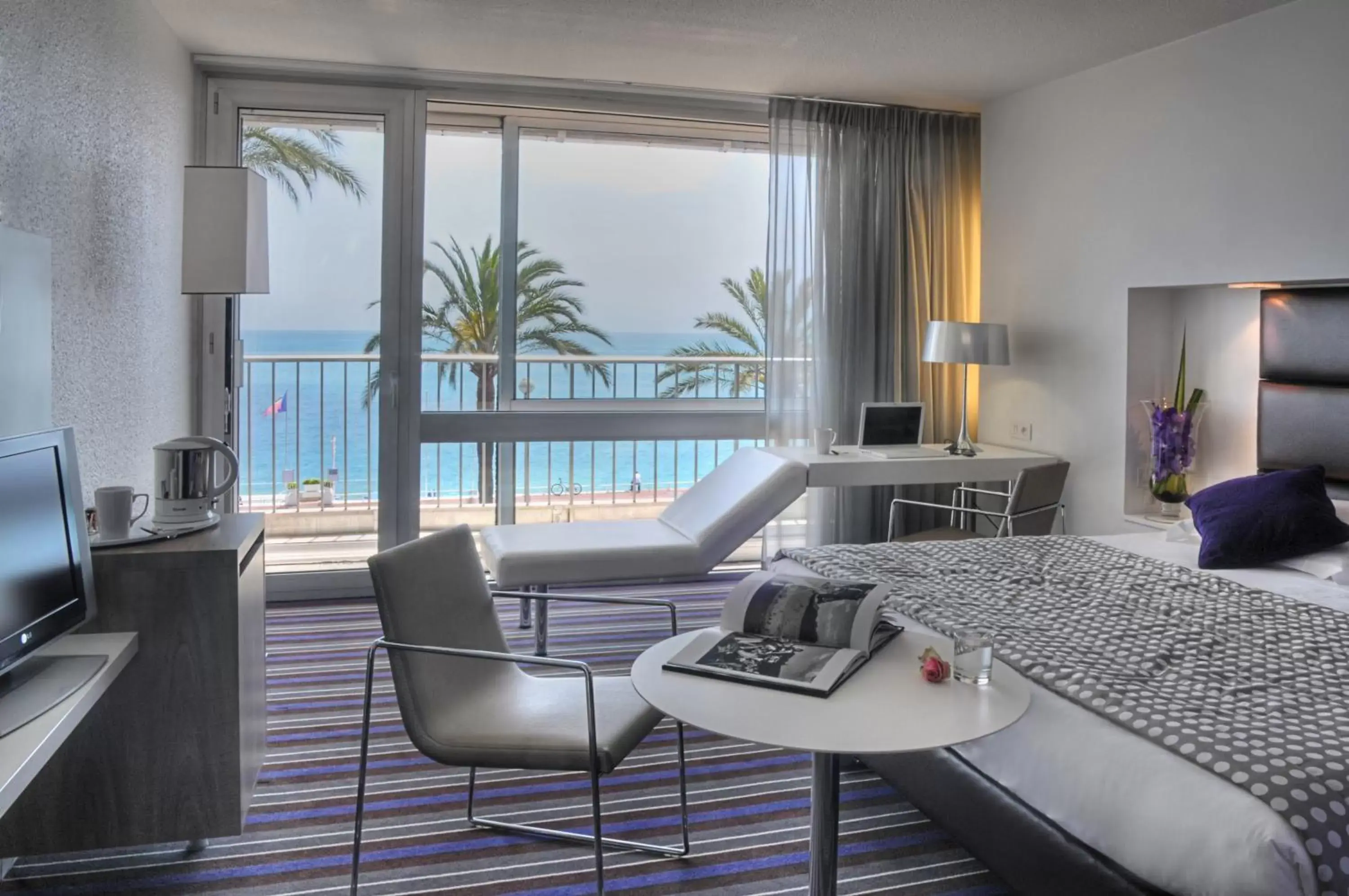 Photo of the whole room in Mercure Nice Promenade Des Anglais