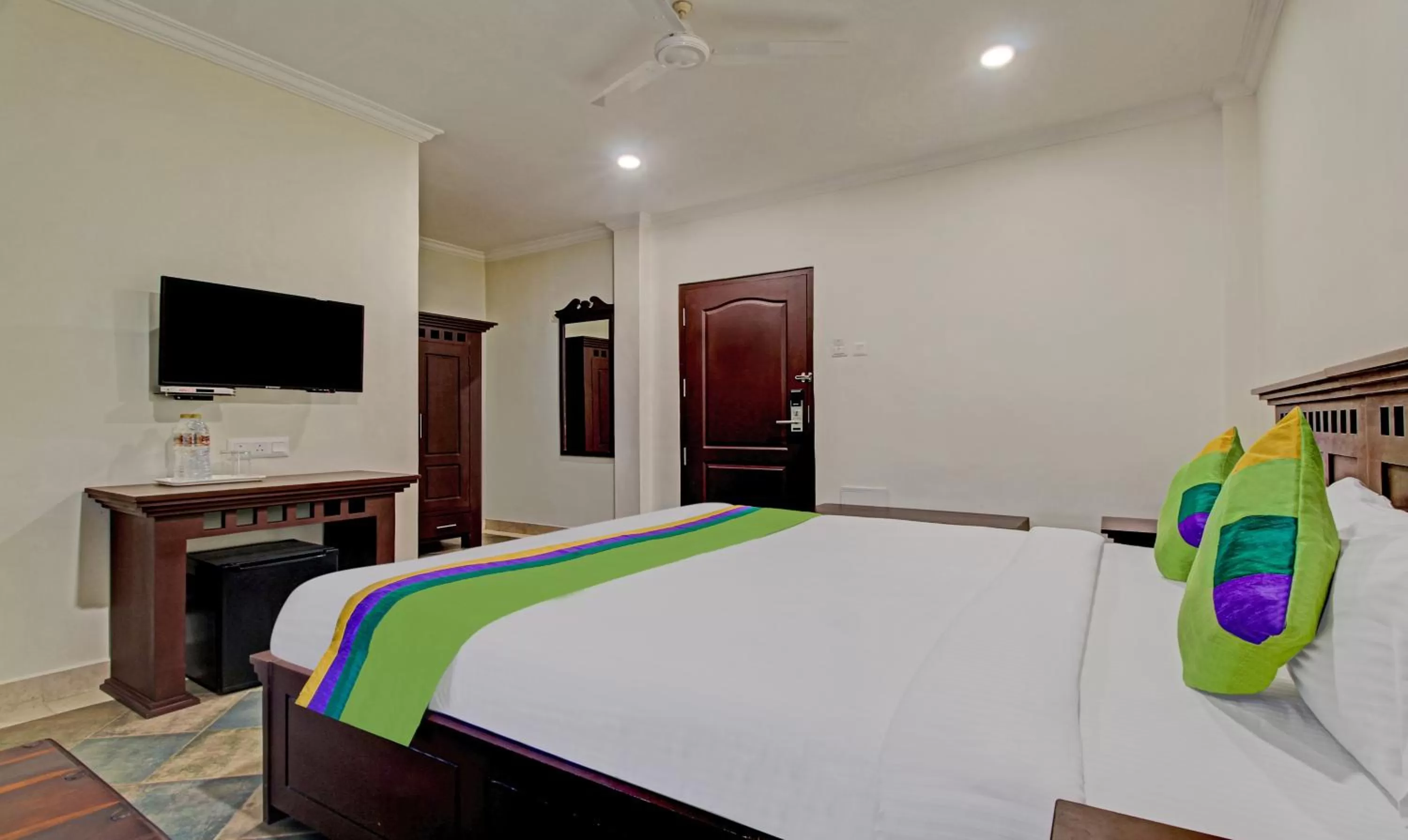 Bedroom, Bed in Treebo Prince