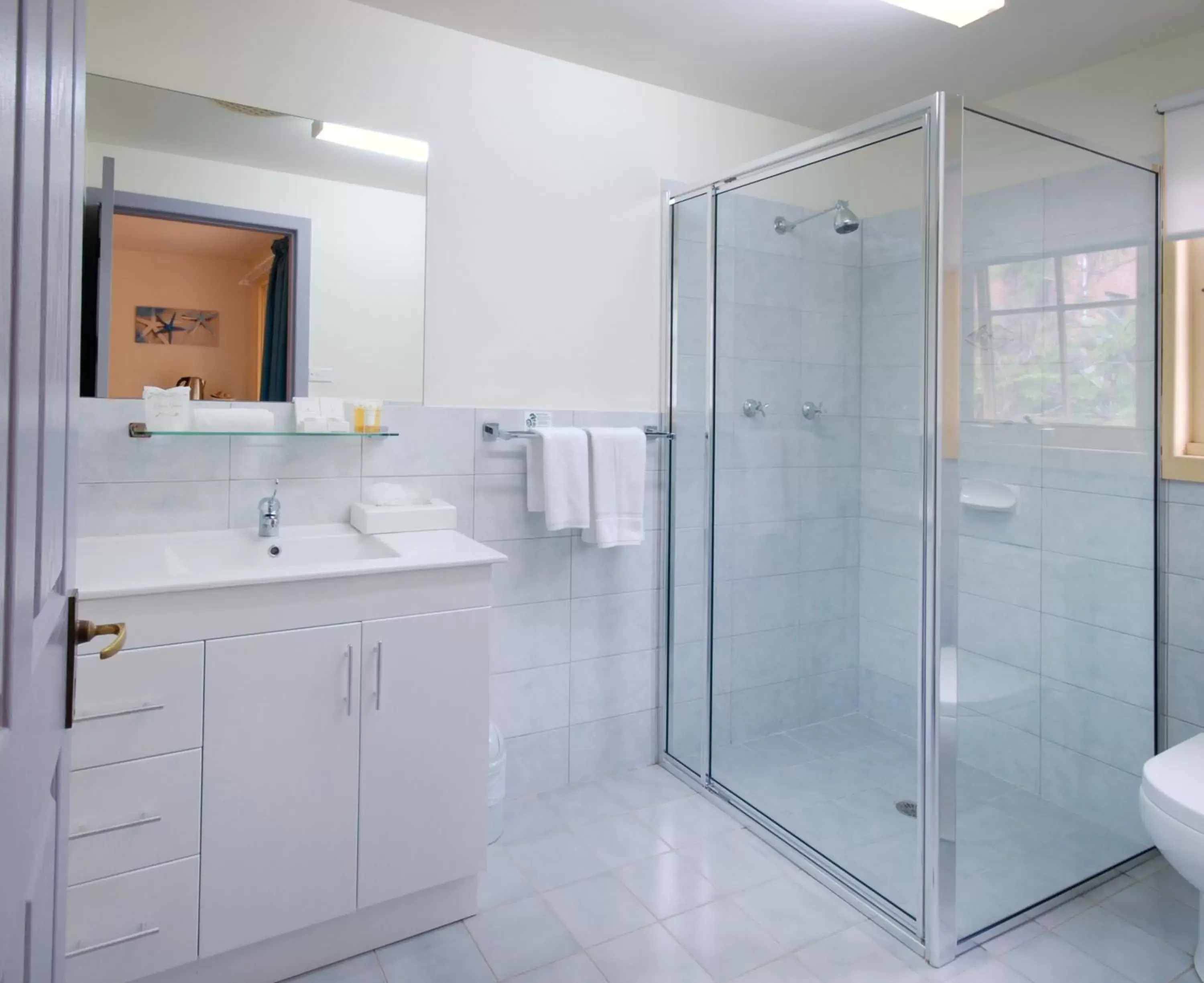 Bathroom in Riverview Boutique Motel