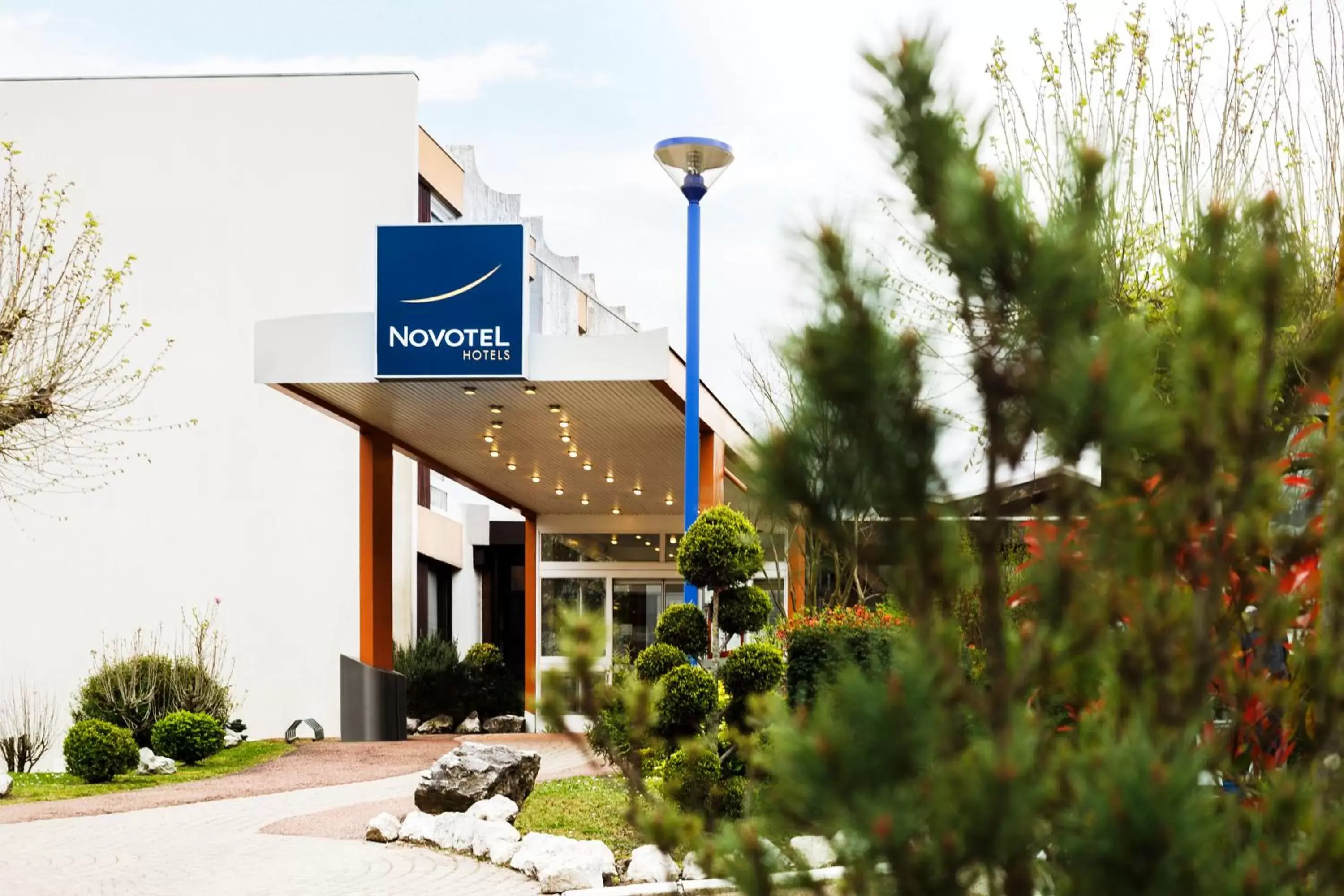 Facade/entrance, Property Building in Novotel Grenoble Nord Voreppe