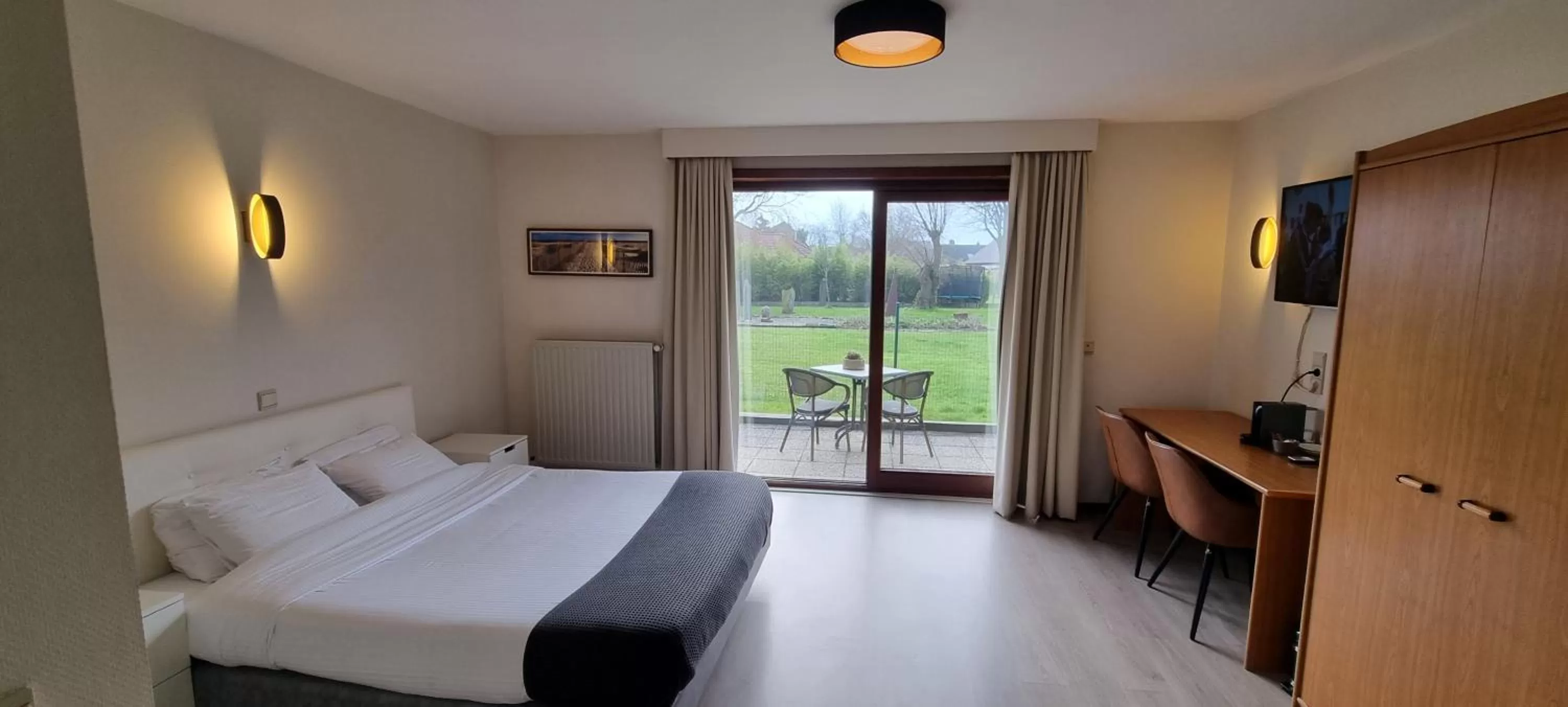 Hotel Westendia and Free Parking Top Breakfast