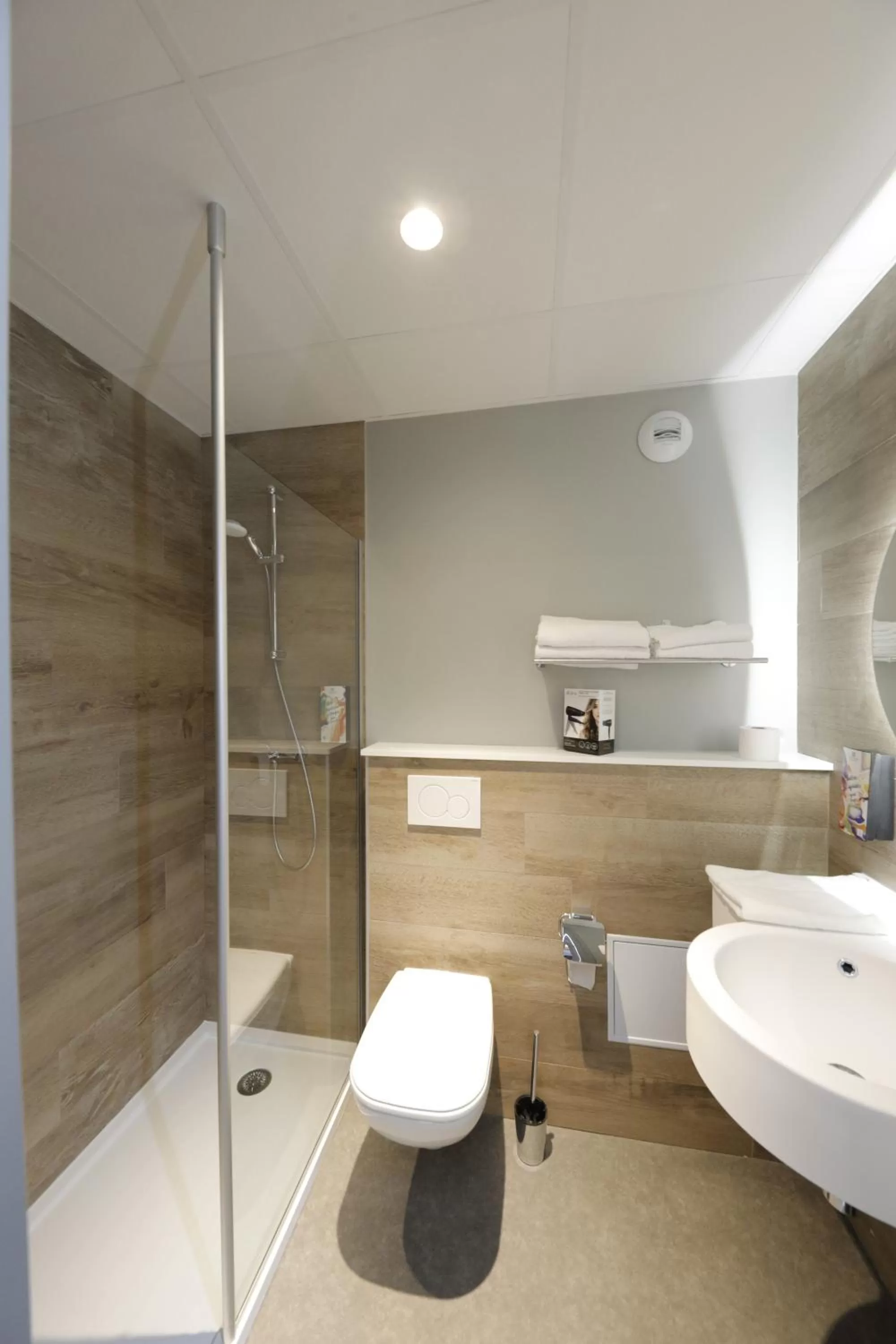 Shower in Sure Hotel by Best Western Dole