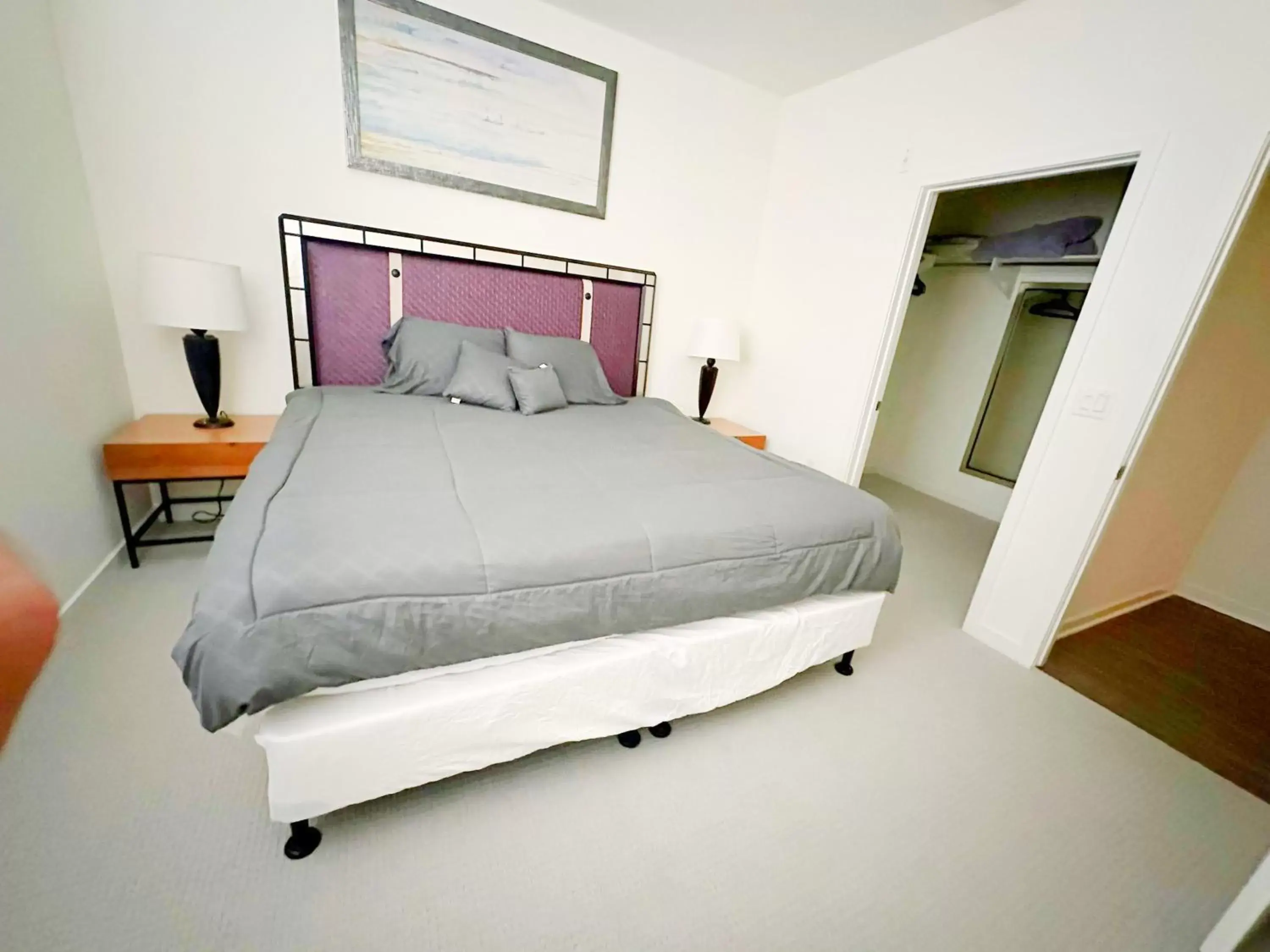 Bed in Cityscape Luxury Rental Homes in the Heart of Los Angeles
