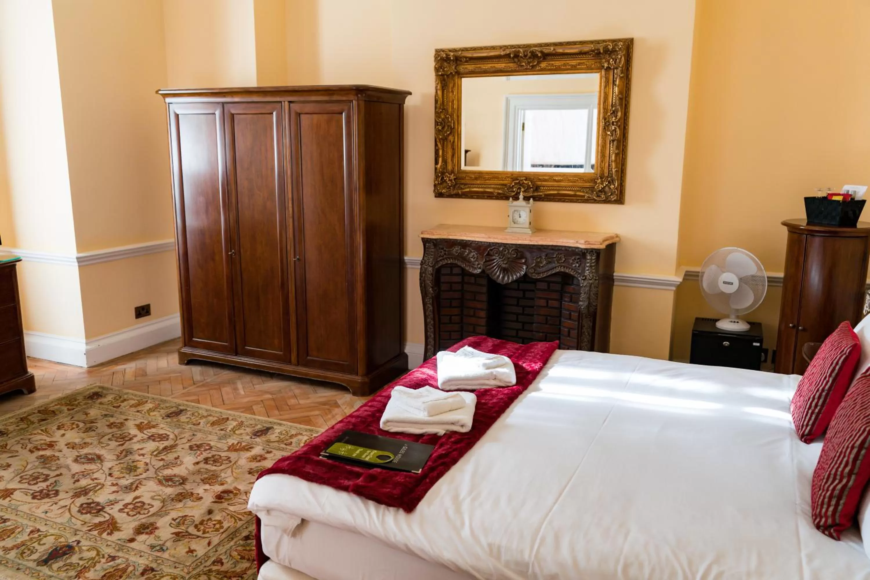 Bedroom, Bed in St Giles House