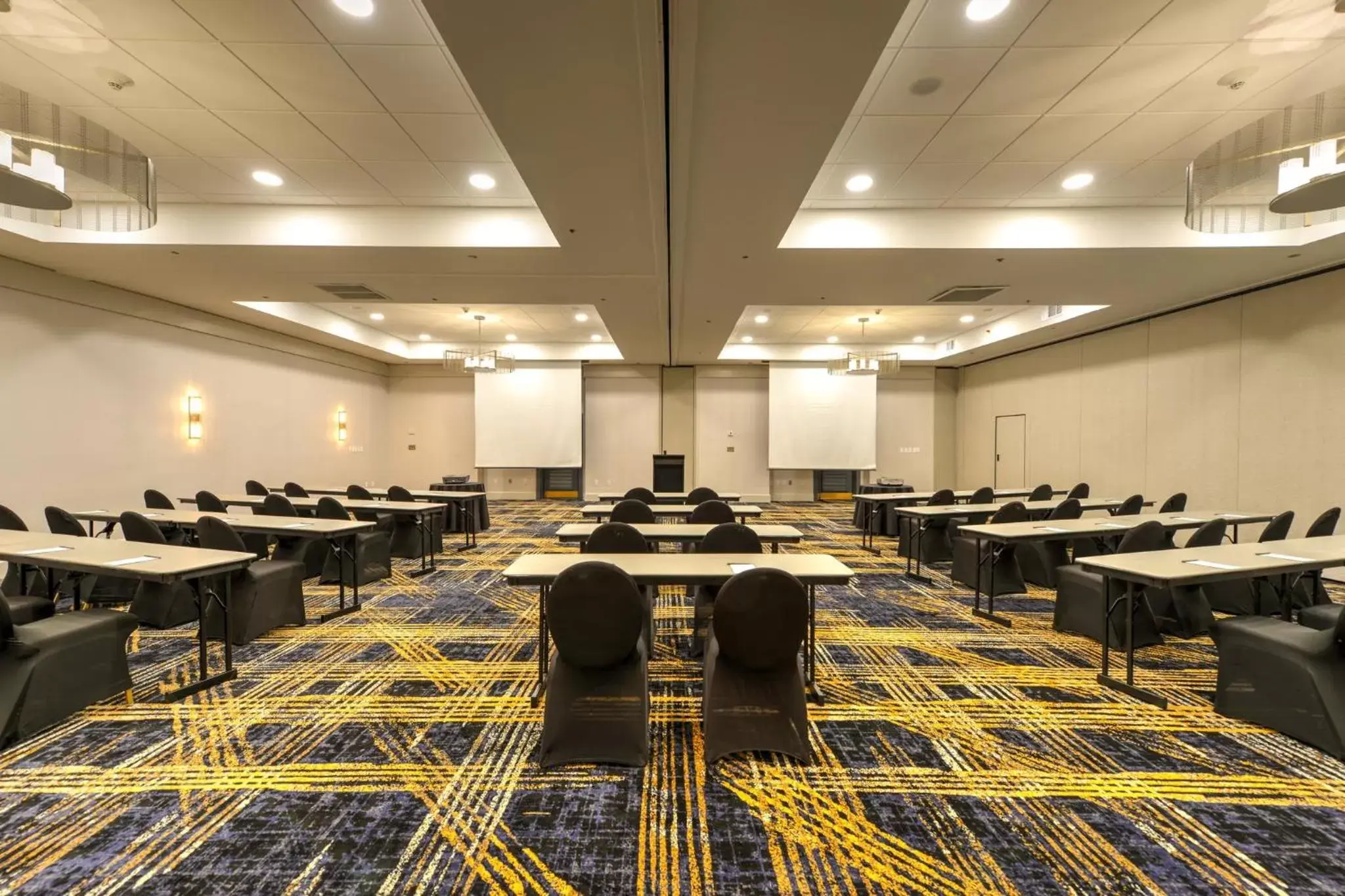 Meeting/conference room in Crowne Plaza Jacksonville Airport, an IHG Hotel