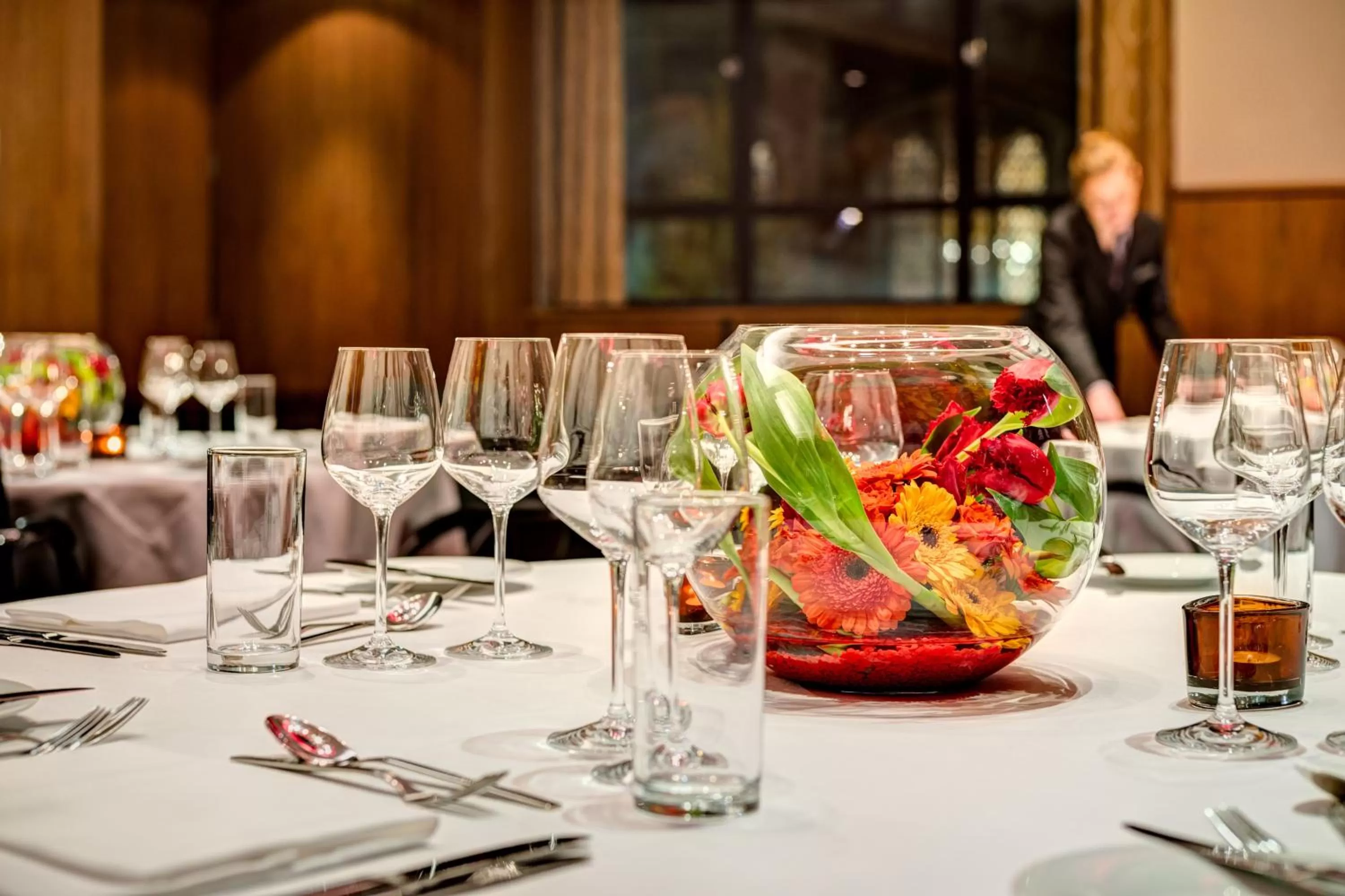 Restaurant/places to eat in Apex City Of London Hotel