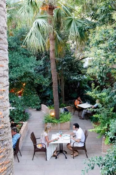 Patio in Hotel la Vila