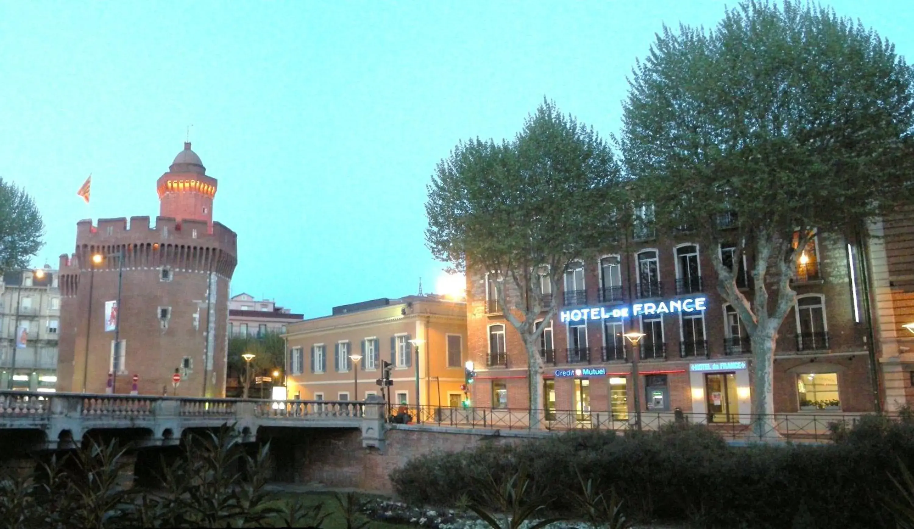 Facade/entrance, Property Building in Hotel De France