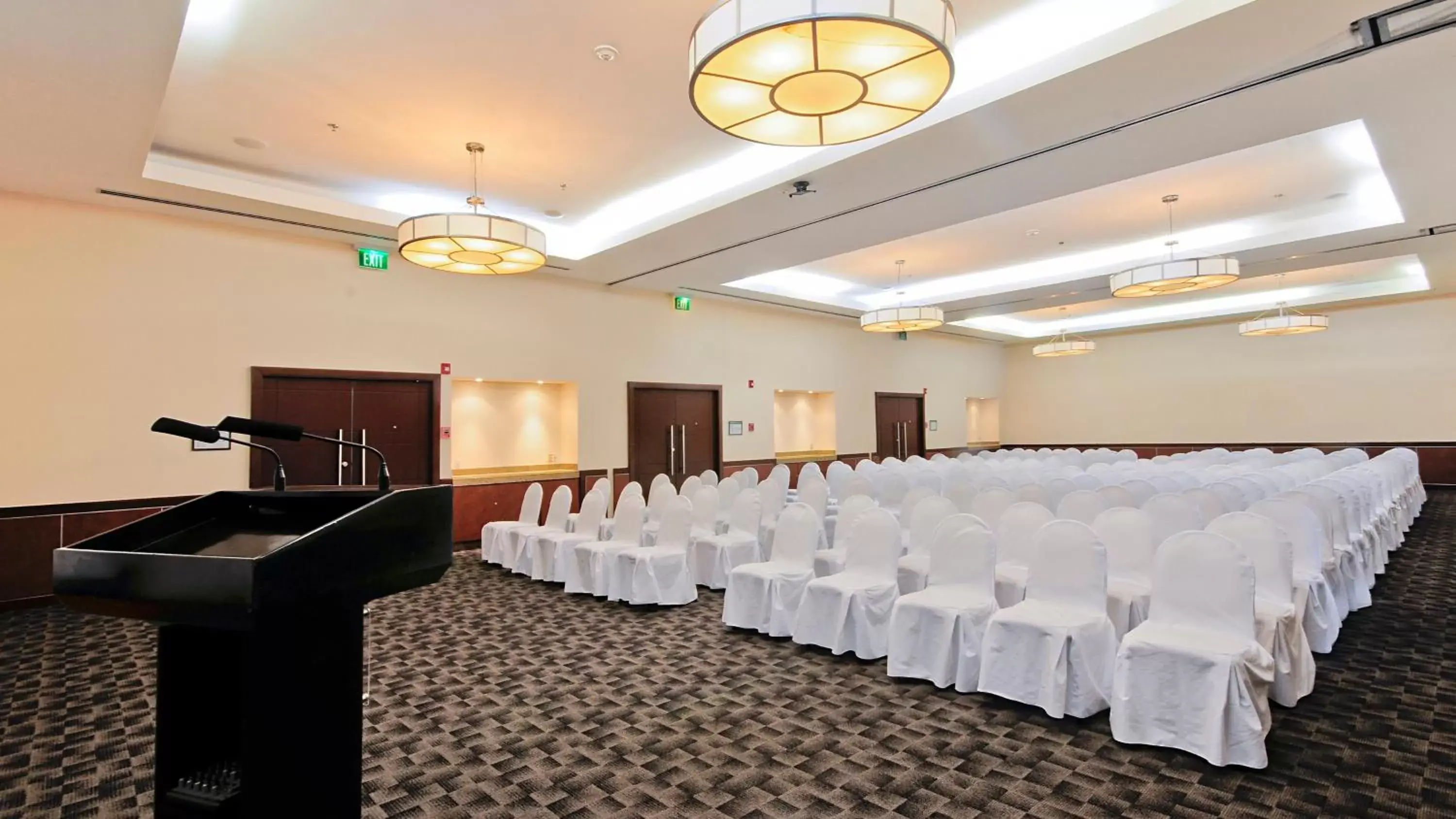 Meeting/conference room in Holiday Inn Uruapan, an IHG Hotel