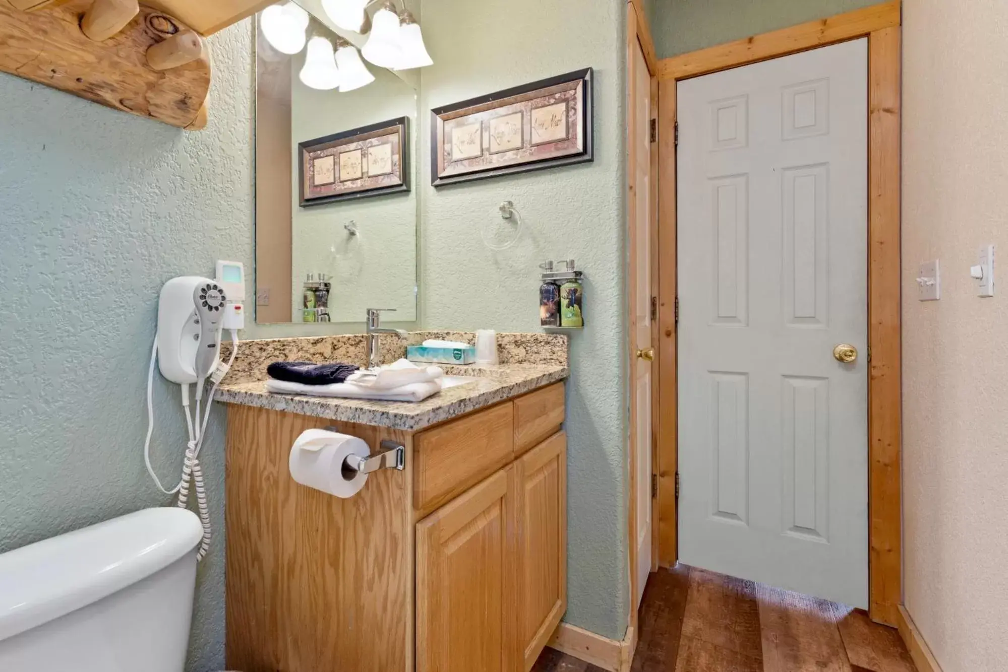 Bathroom in Gateway Inn