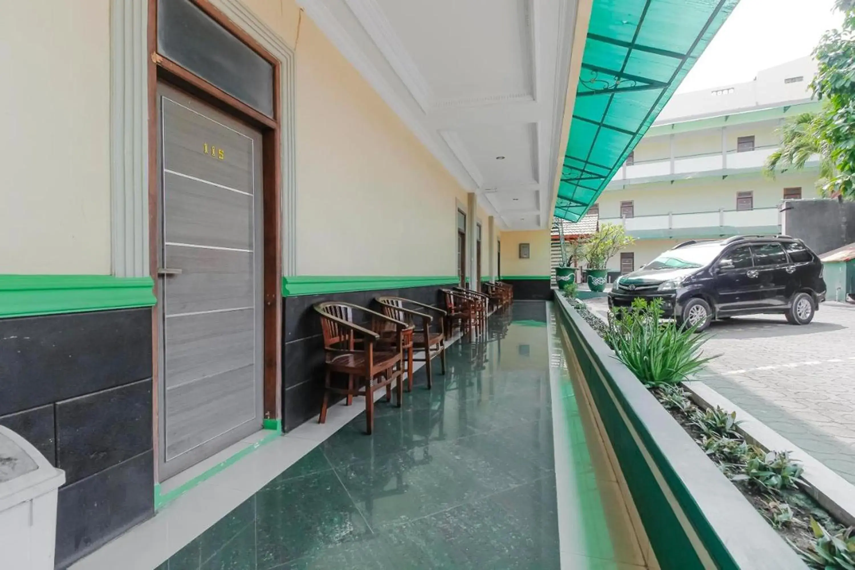 Property building, Balcony/Terrace in RedDoorz Plus near Alun Alun Kejaksan Cirebon