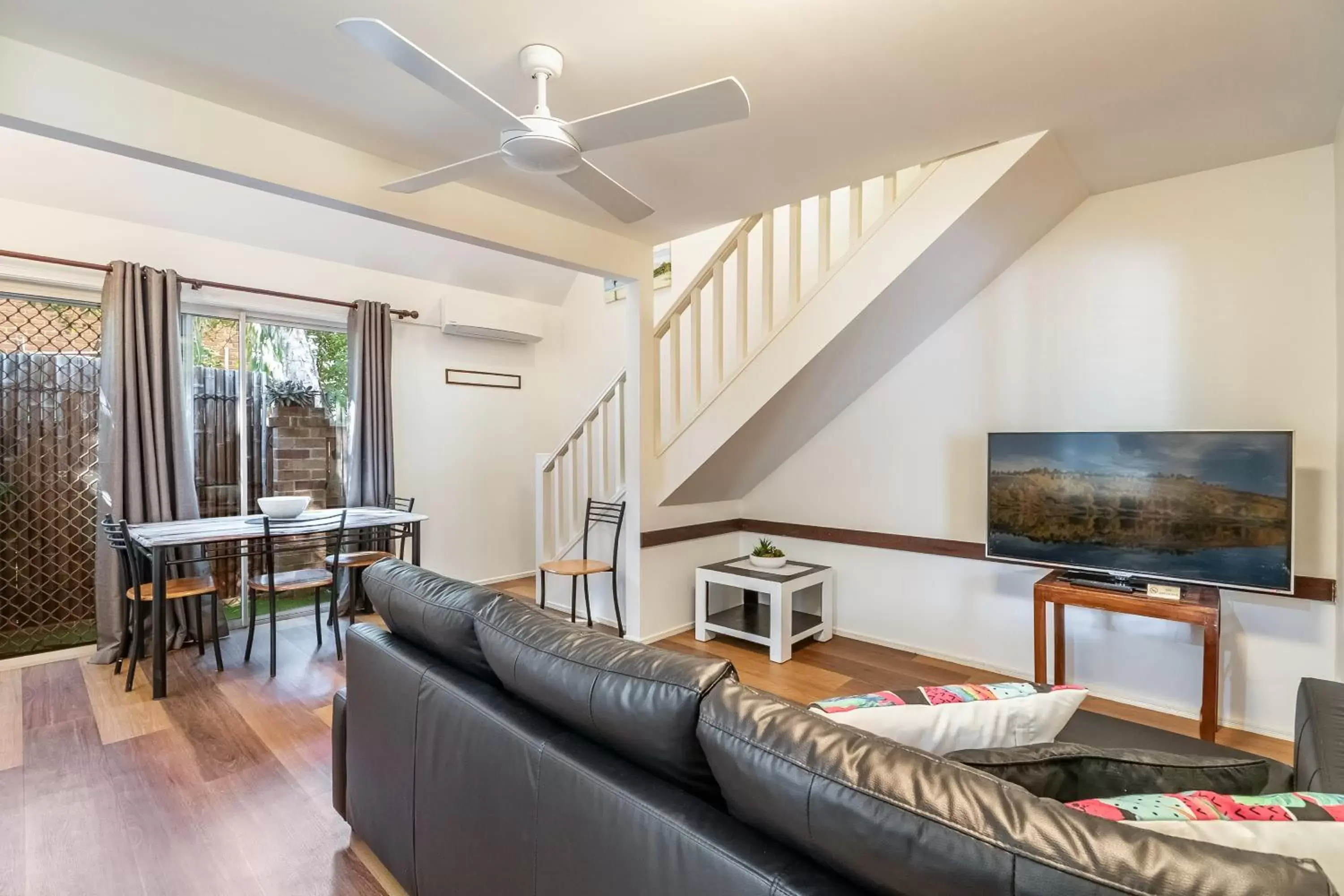 TV and multimedia, Seating Area in Byron Central Apartments