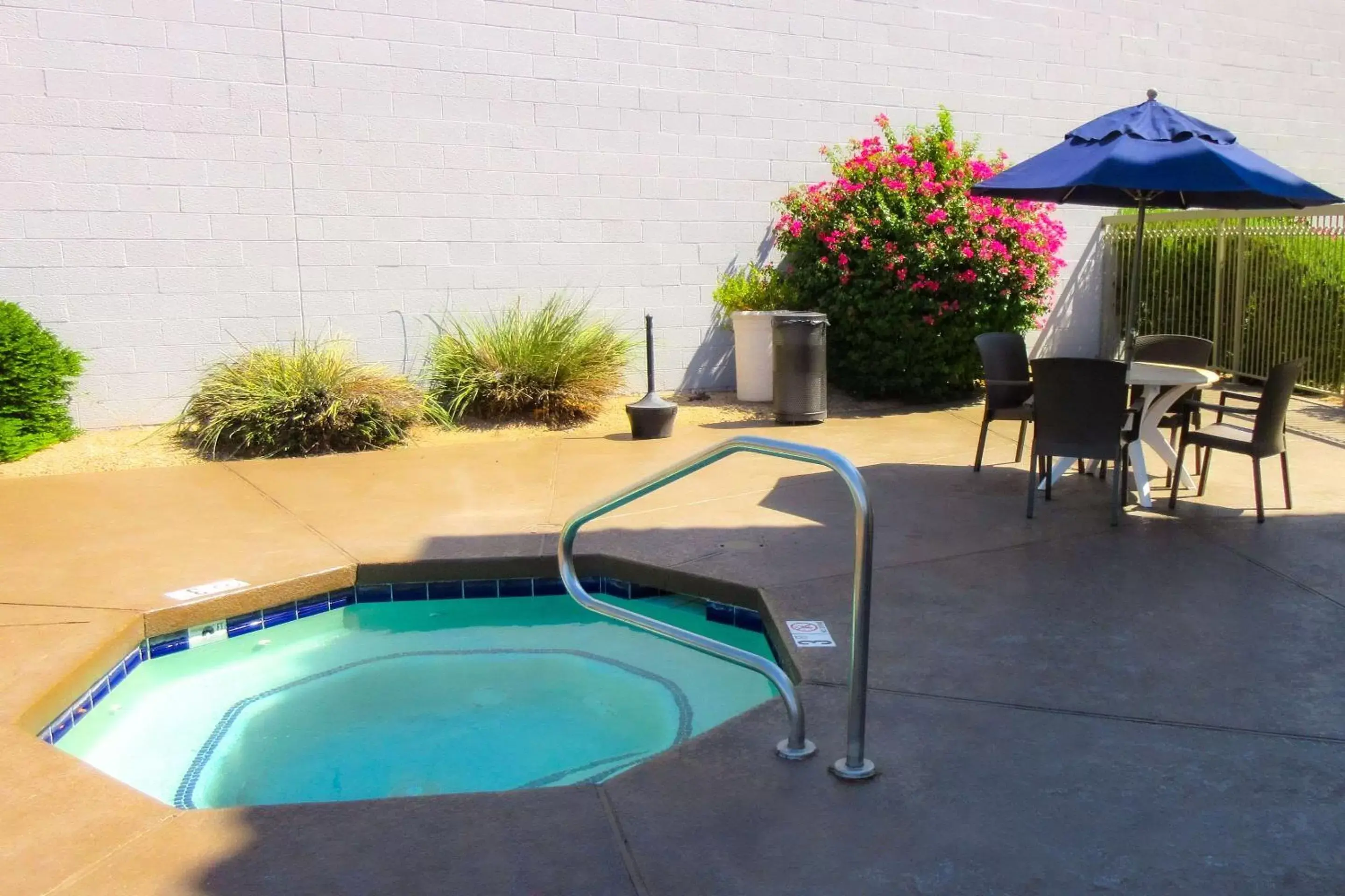 Pool view, Swimming Pool in Comfort Inn & Suites Phoenix North / Deer Valley