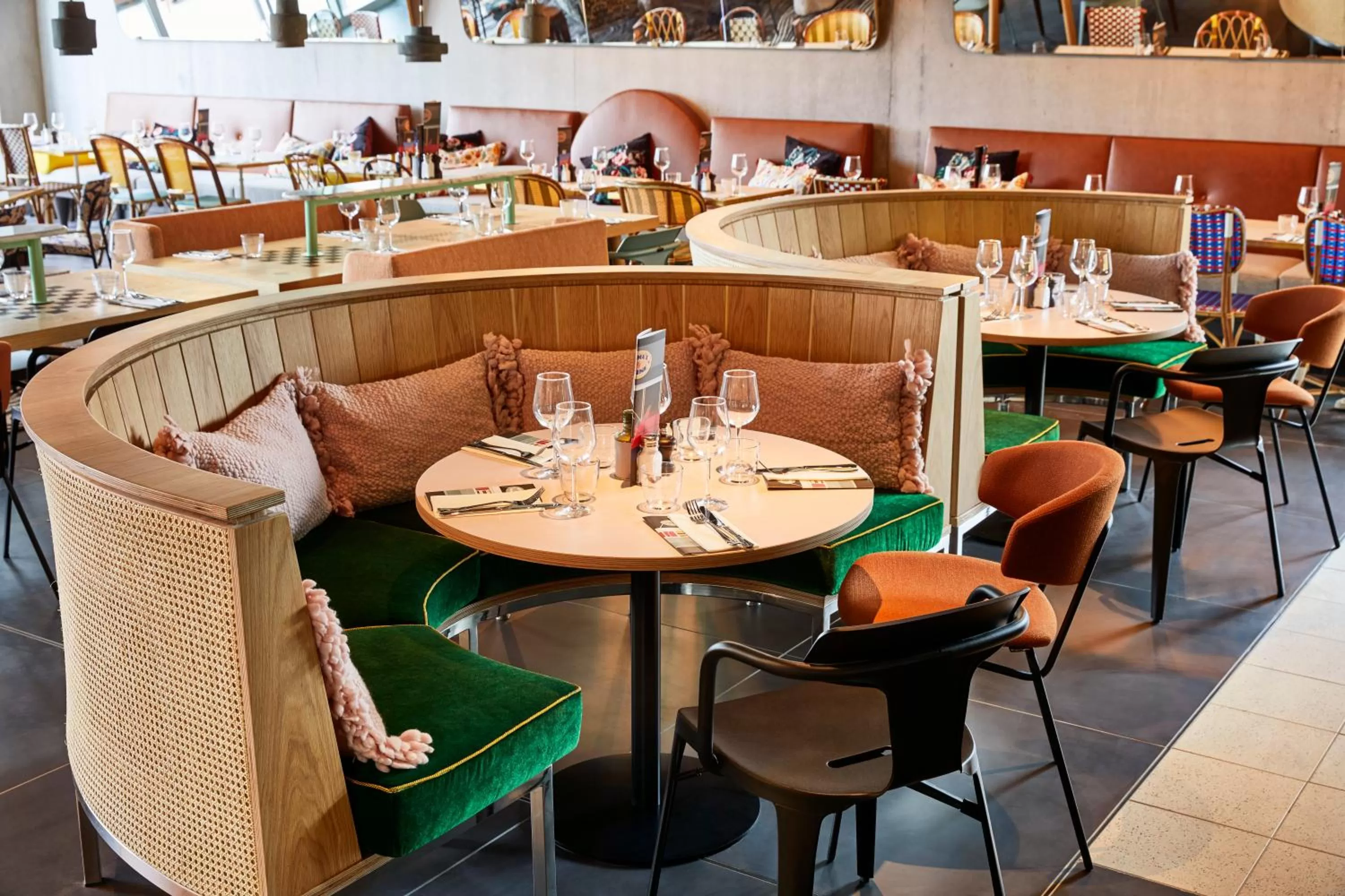 Restaurant/places to eat in Mama Shelter Lille