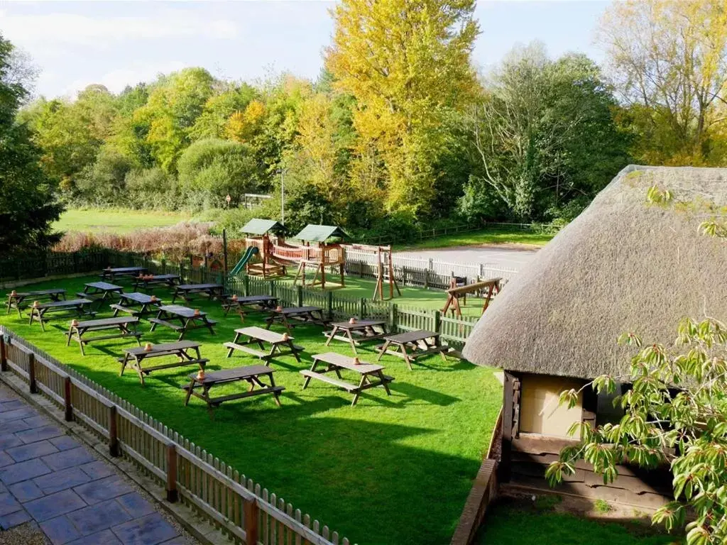 Property building, Pool View in The Sun Inn