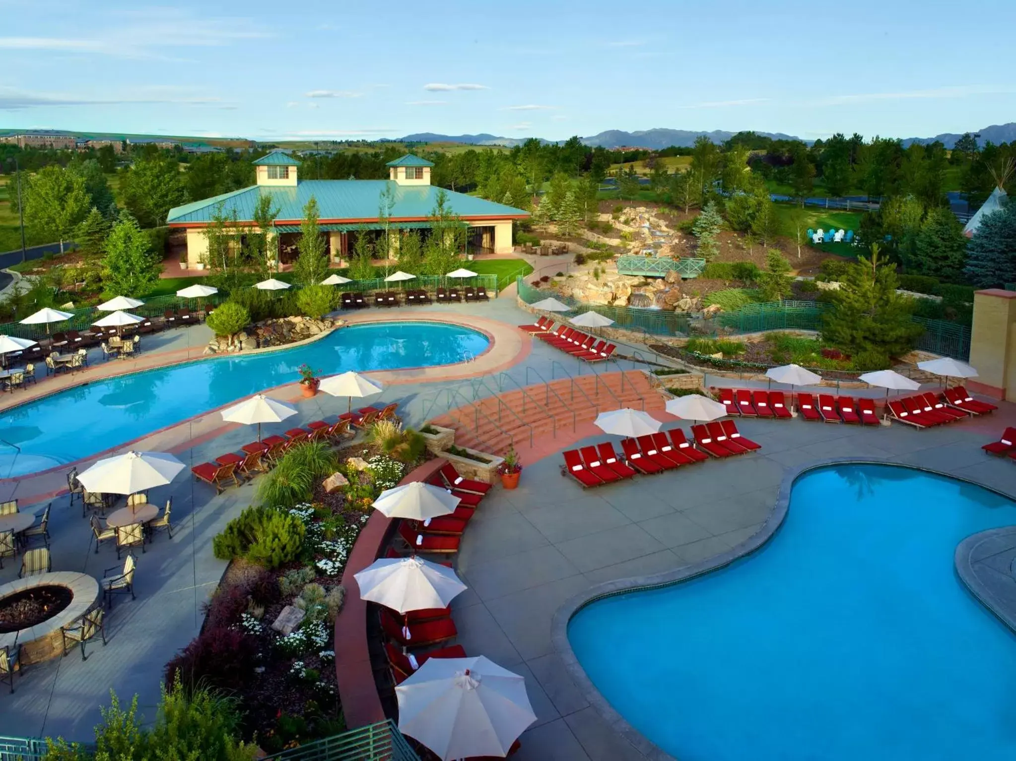 Swimming pool, Pool View in Omni Interlocken Hotel