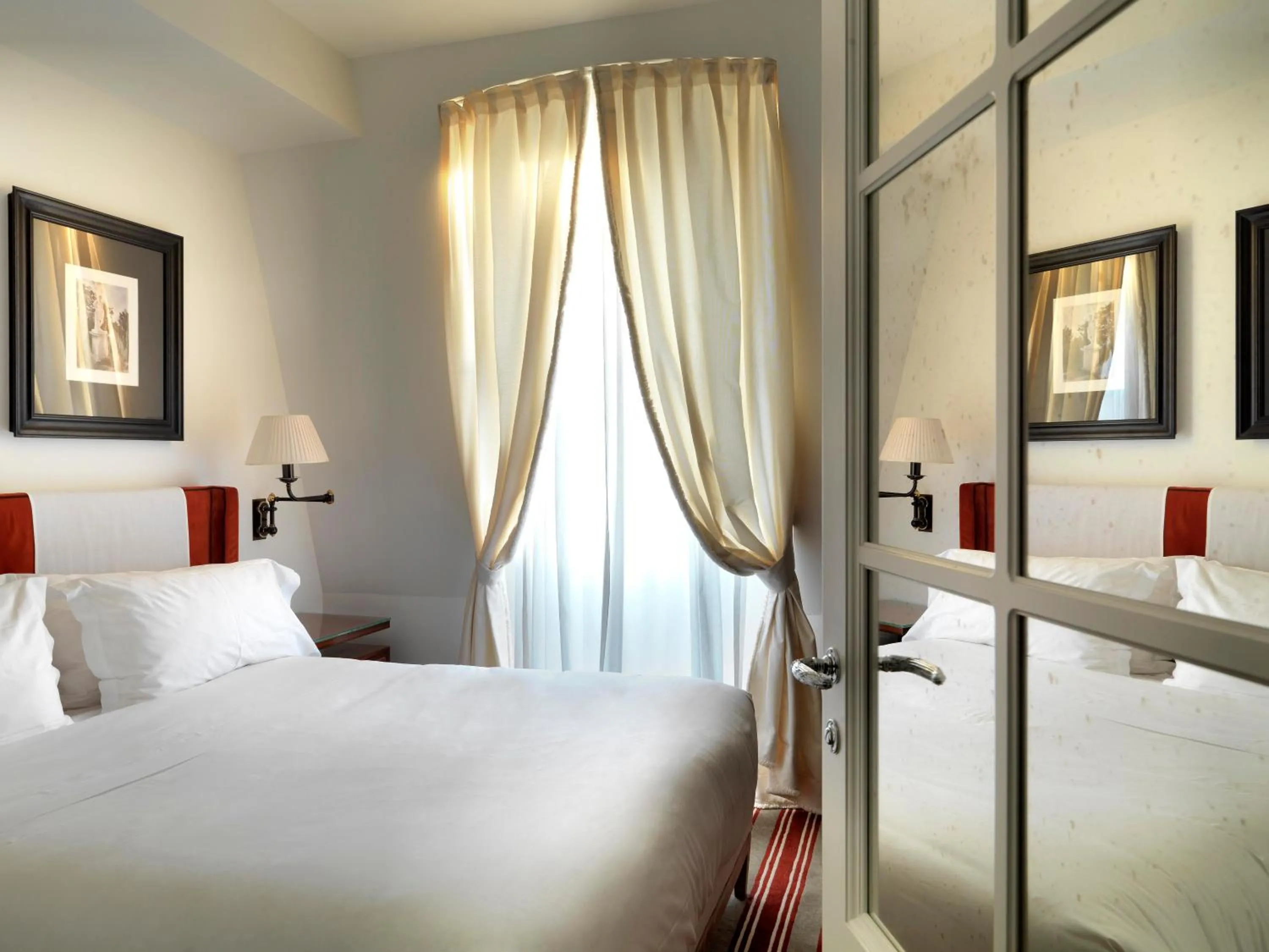 Bed in MARQUIS Faubourg Saint-Honoré - Small Luxury hotels of the World