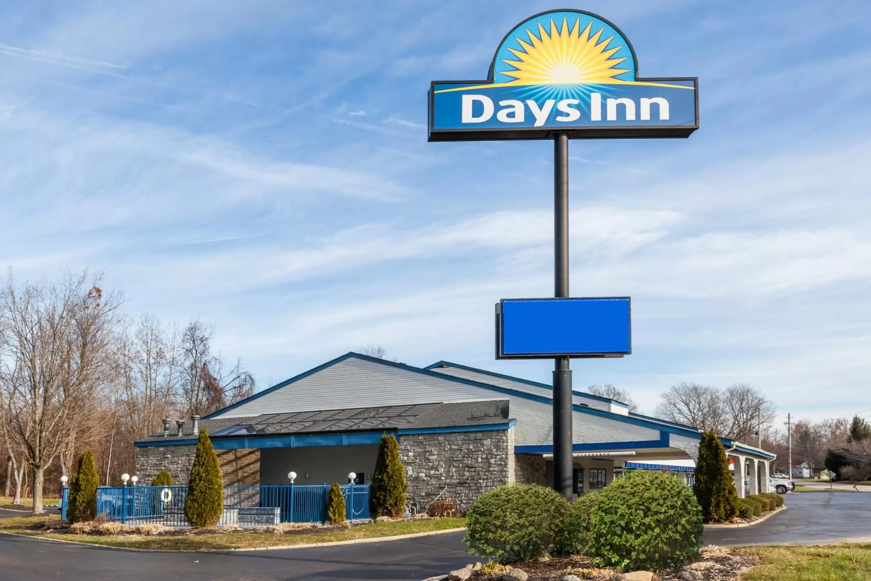 Property building in Days Inn by Wyndham Kent - Akron Property building in Days Inn by Wyndham Kent - Akron
