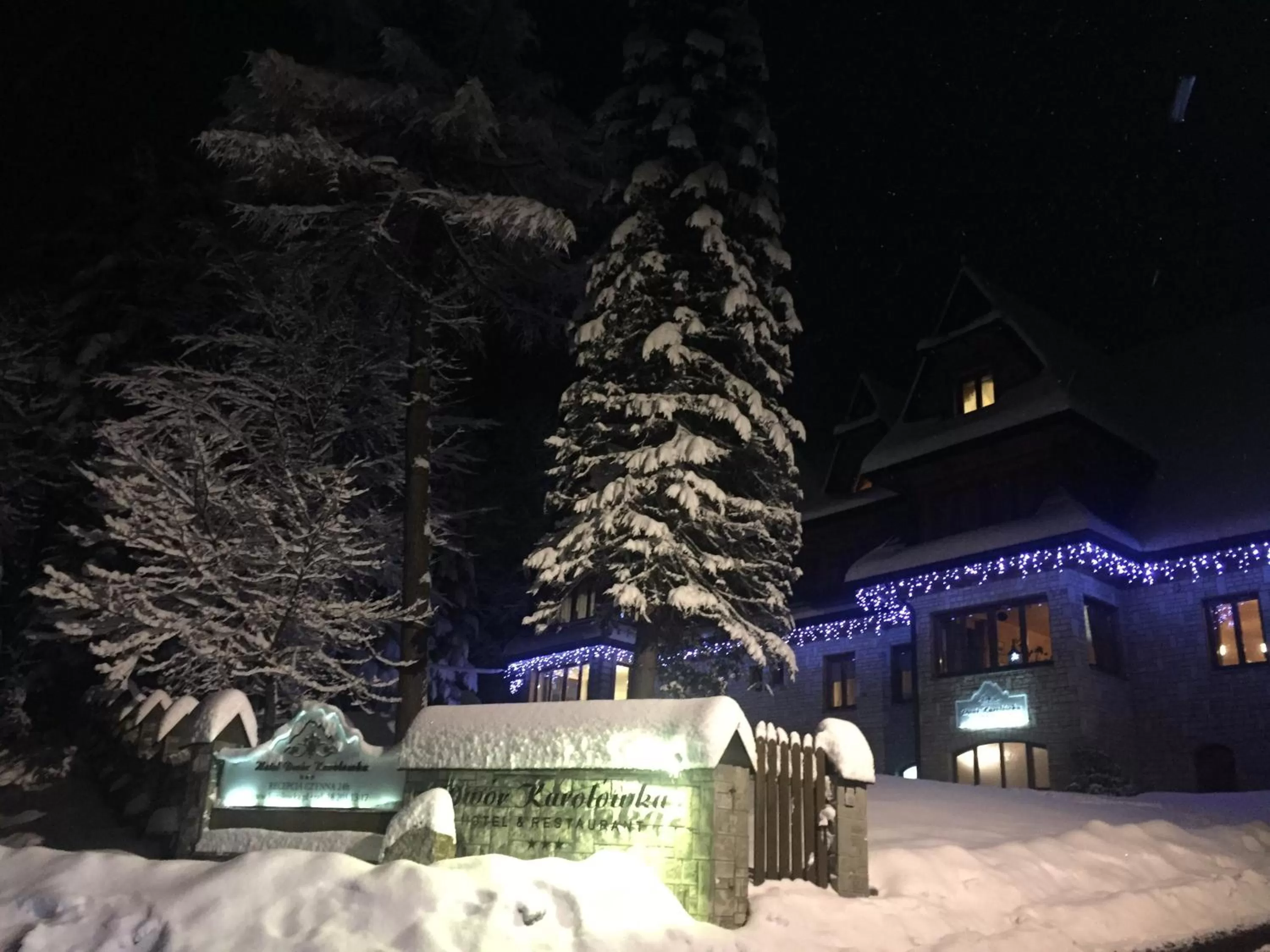 Property building in Hotel Dwór Karolówka